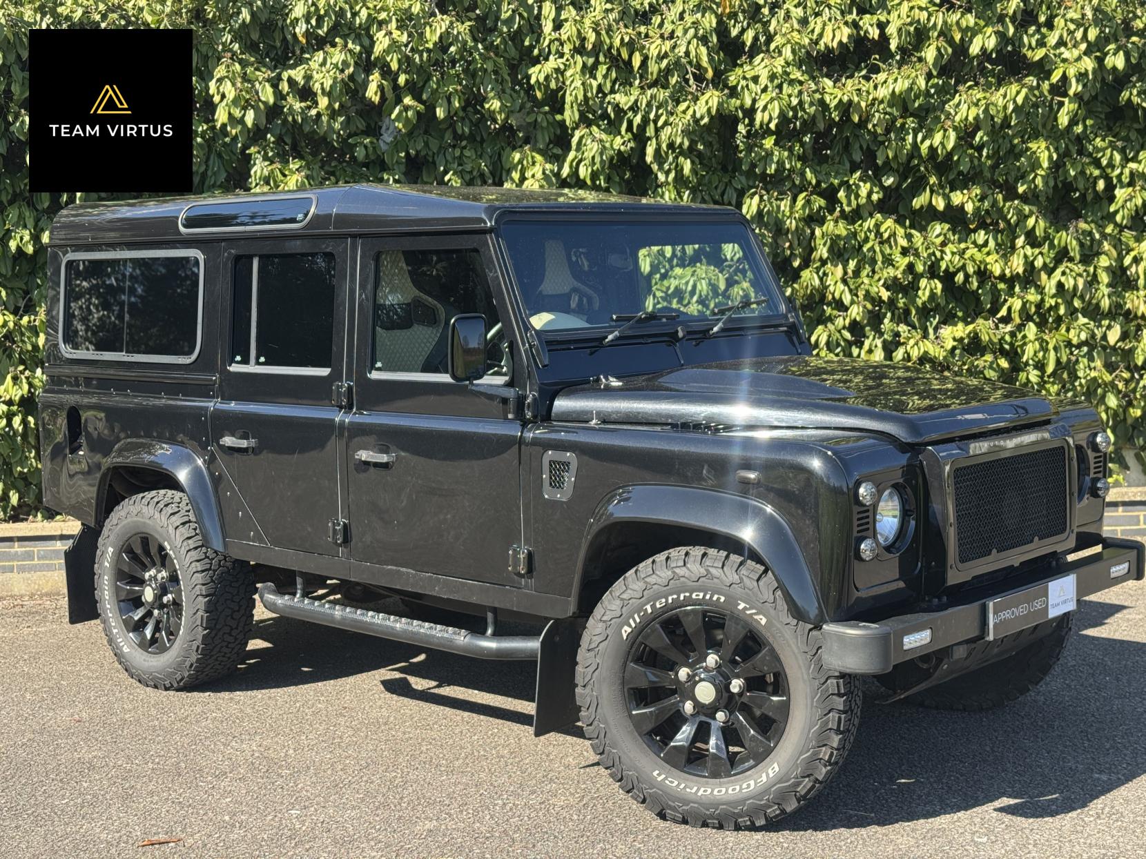 Land Rover Defender 110 2.2 TDCi XS Station Wagon Double Cab 5dr Diesel Manual 4WD MWB Euro 5 (122 ps)