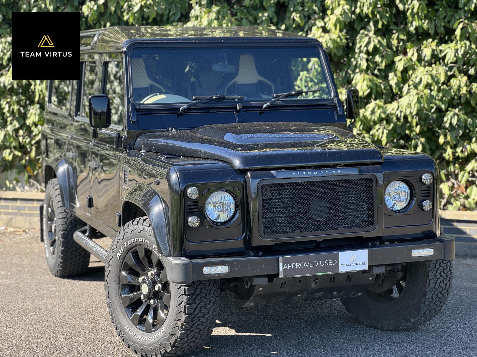 Land Rover Defender 110 2.2 TDCi XS Station Wagon Double Cab 5dr Diesel Manual 4WD MWB Euro 5 (122 ps)
