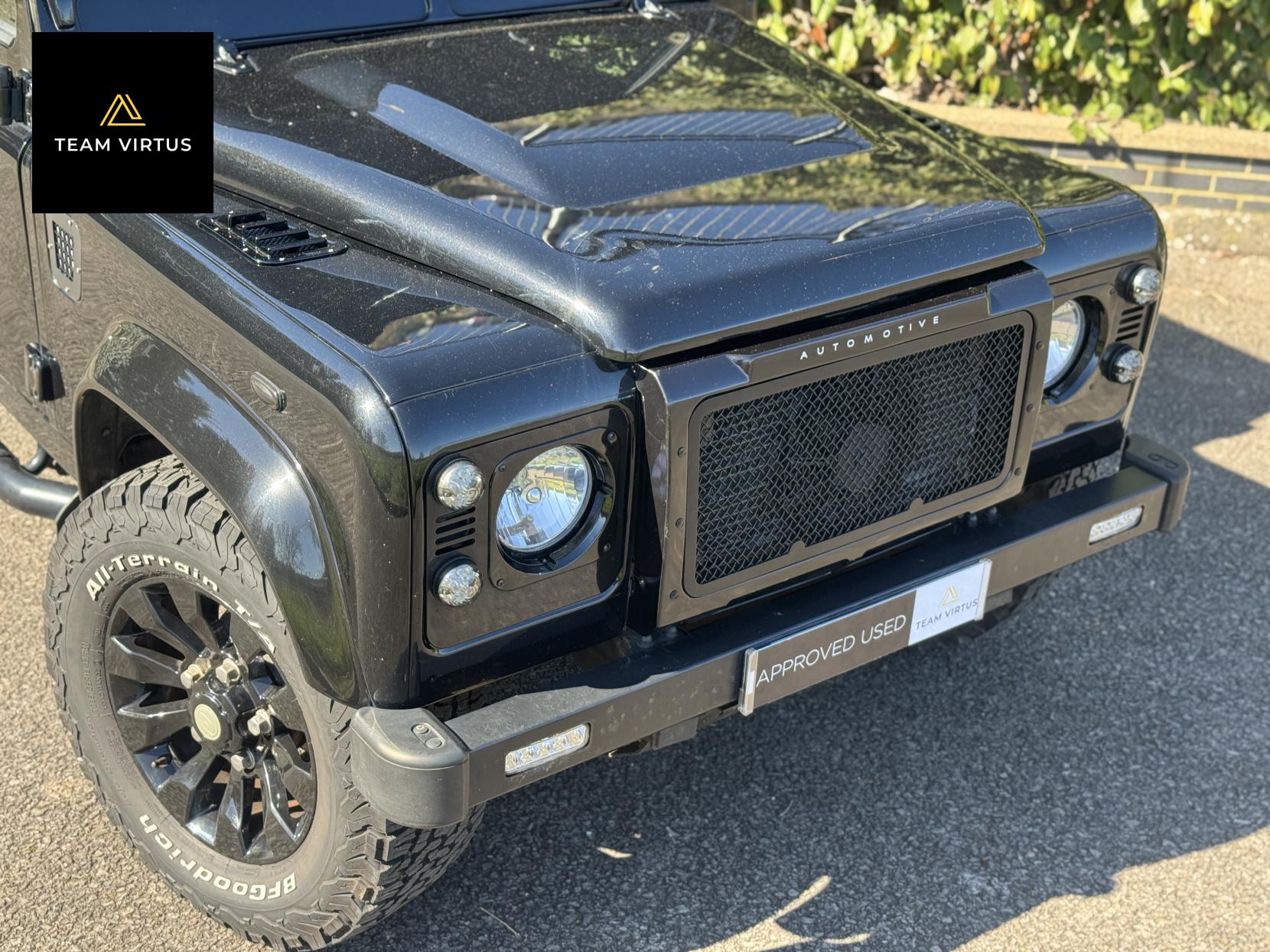 Land Rover Defender 110 2.2 TDCi XS Station Wagon Double Cab 5dr Diesel Manual 4WD MWB Euro 5 (122 ps)