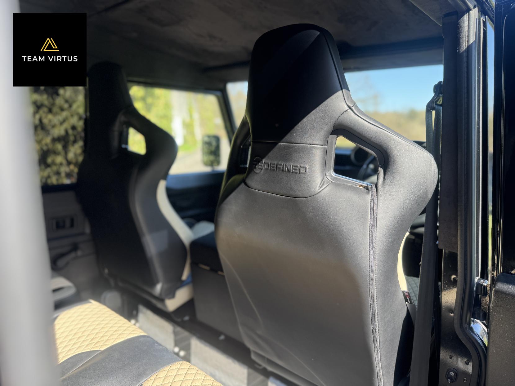 Land Rover Defender 110 2.2 TDCi XS Station Wagon Double Cab 5dr Diesel Manual 4WD MWB Euro 5 (122 ps)