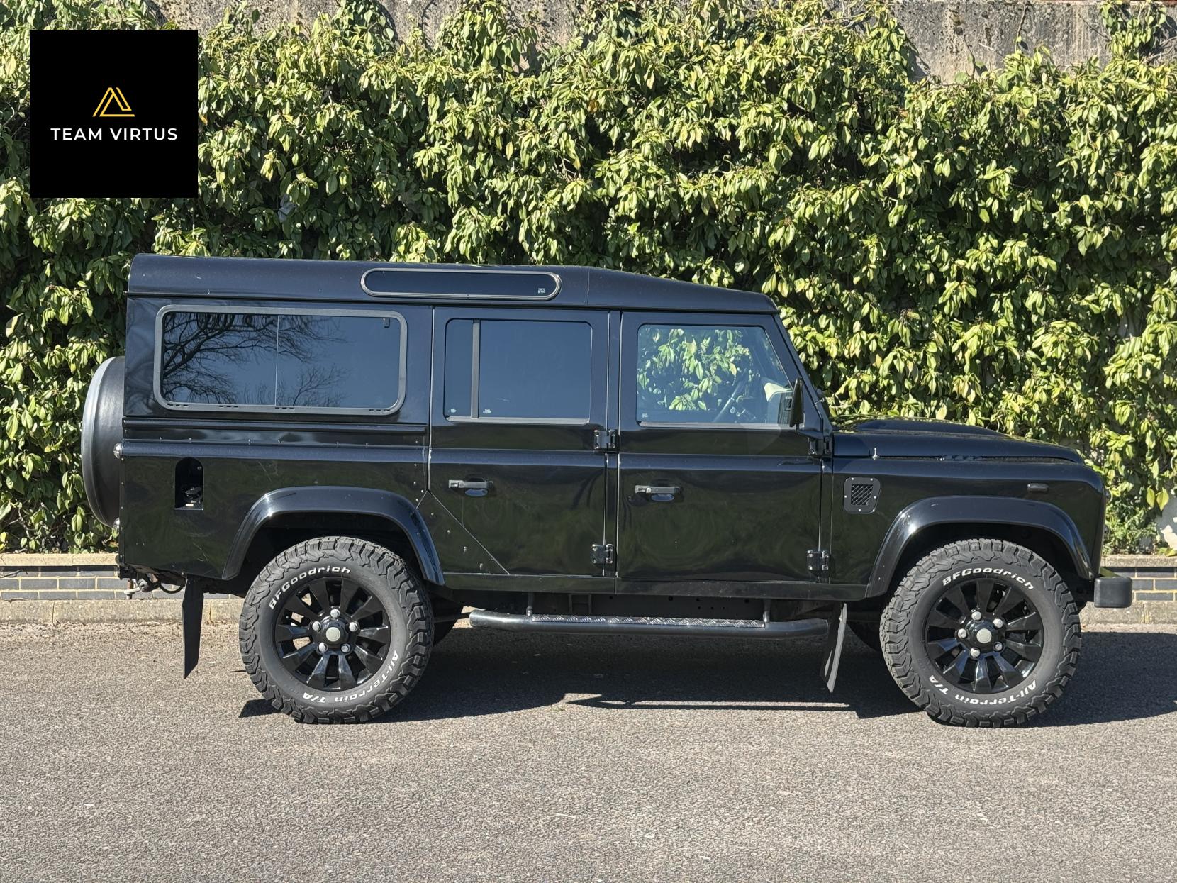 Land Rover Defender 110 2.2 TDCi XS Station Wagon Double Cab 5dr Diesel Manual 4WD MWB Euro 5 (122 ps)