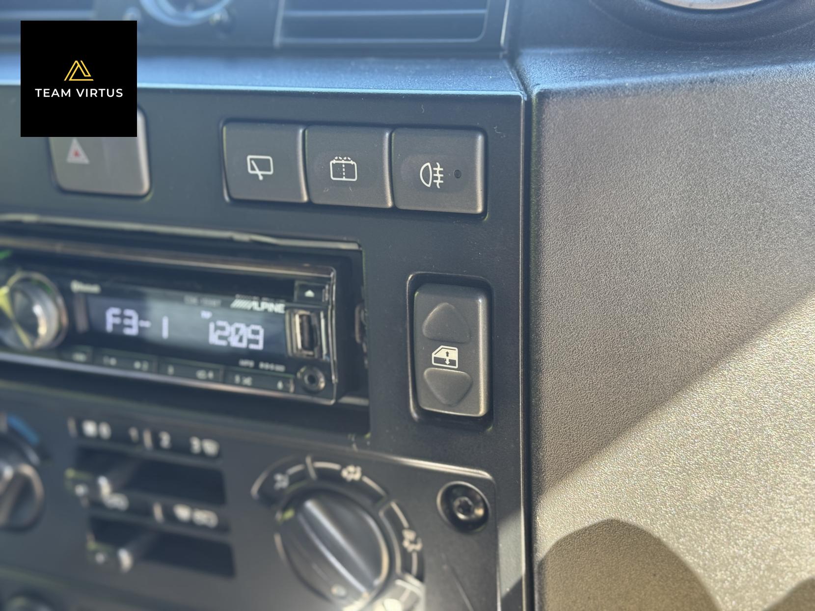 Land Rover Defender 110 2.2 TDCi XS Station Wagon Double Cab 5dr Diesel Manual 4WD MWB Euro 5 (122 ps)