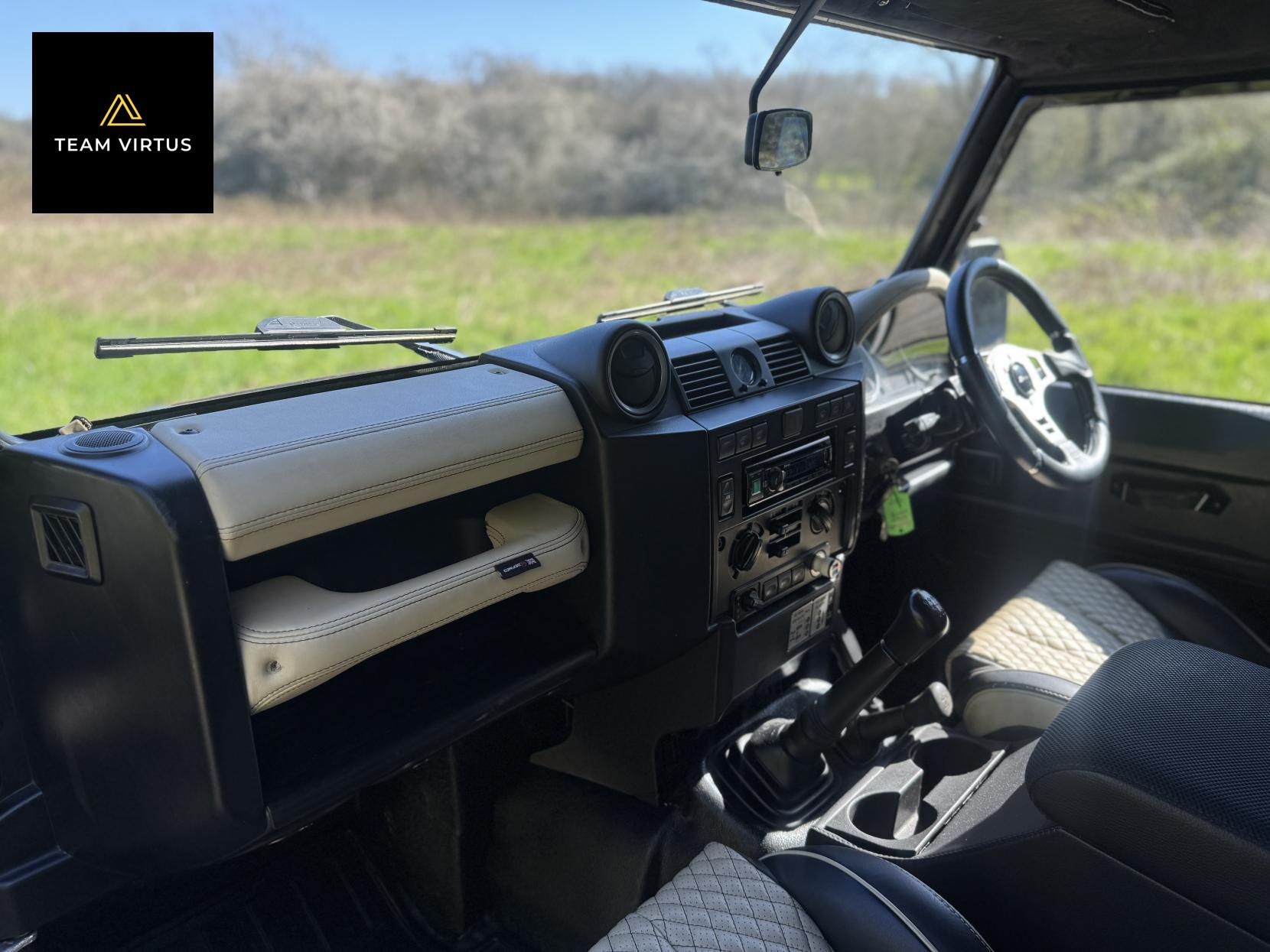 Land Rover Defender 110 2.2 TDCi XS Station Wagon Double Cab 5dr Diesel Manual 4WD MWB Euro 5 (122 ps)