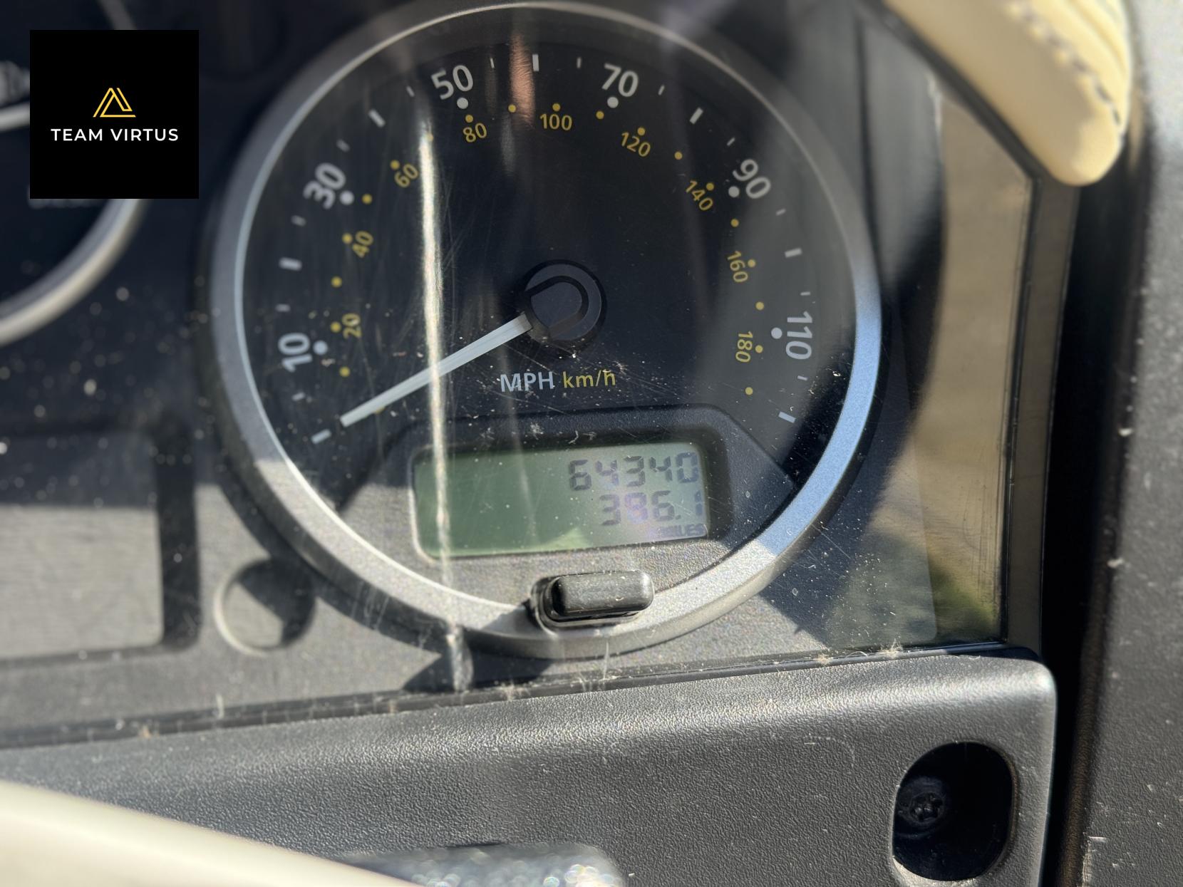 Land Rover Defender 110 2.2 TDCi XS Station Wagon Double Cab 5dr Diesel Manual 4WD MWB Euro 5 (122 ps)