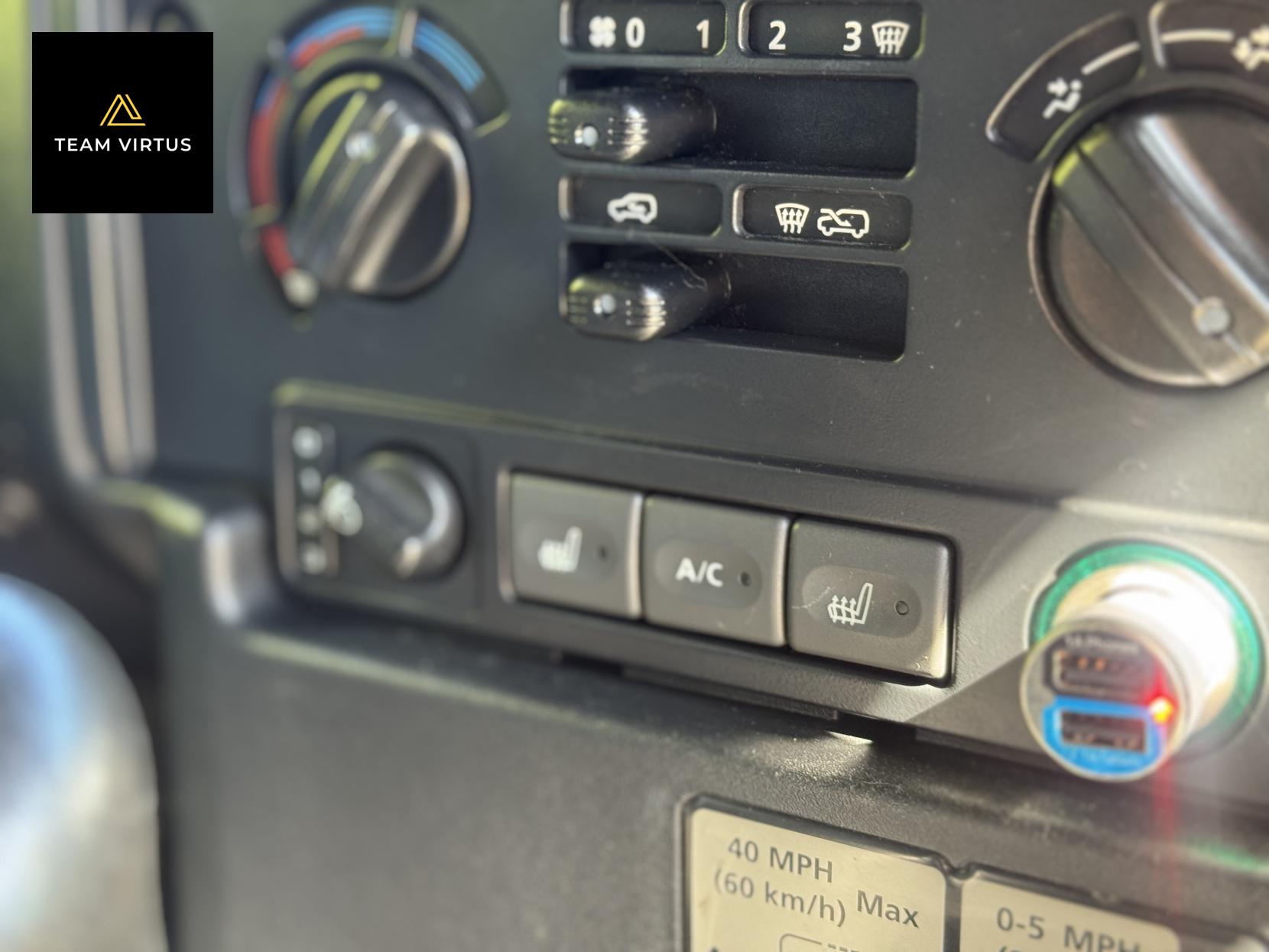 Land Rover Defender 110 2.2 TDCi XS Station Wagon Double Cab 5dr Diesel Manual 4WD MWB Euro 5 (122 ps)