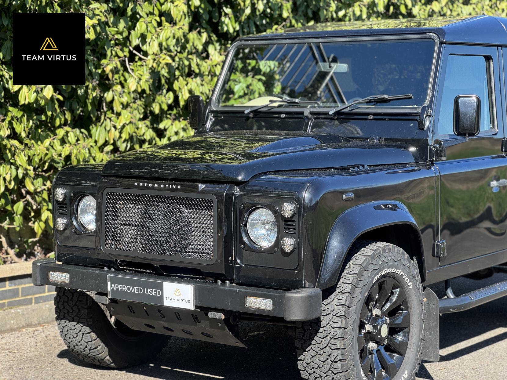 Land Rover Defender 110 2.2 TDCi XS Station Wagon Double Cab 5dr Diesel Manual 4WD MWB Euro 5 (122 ps)
