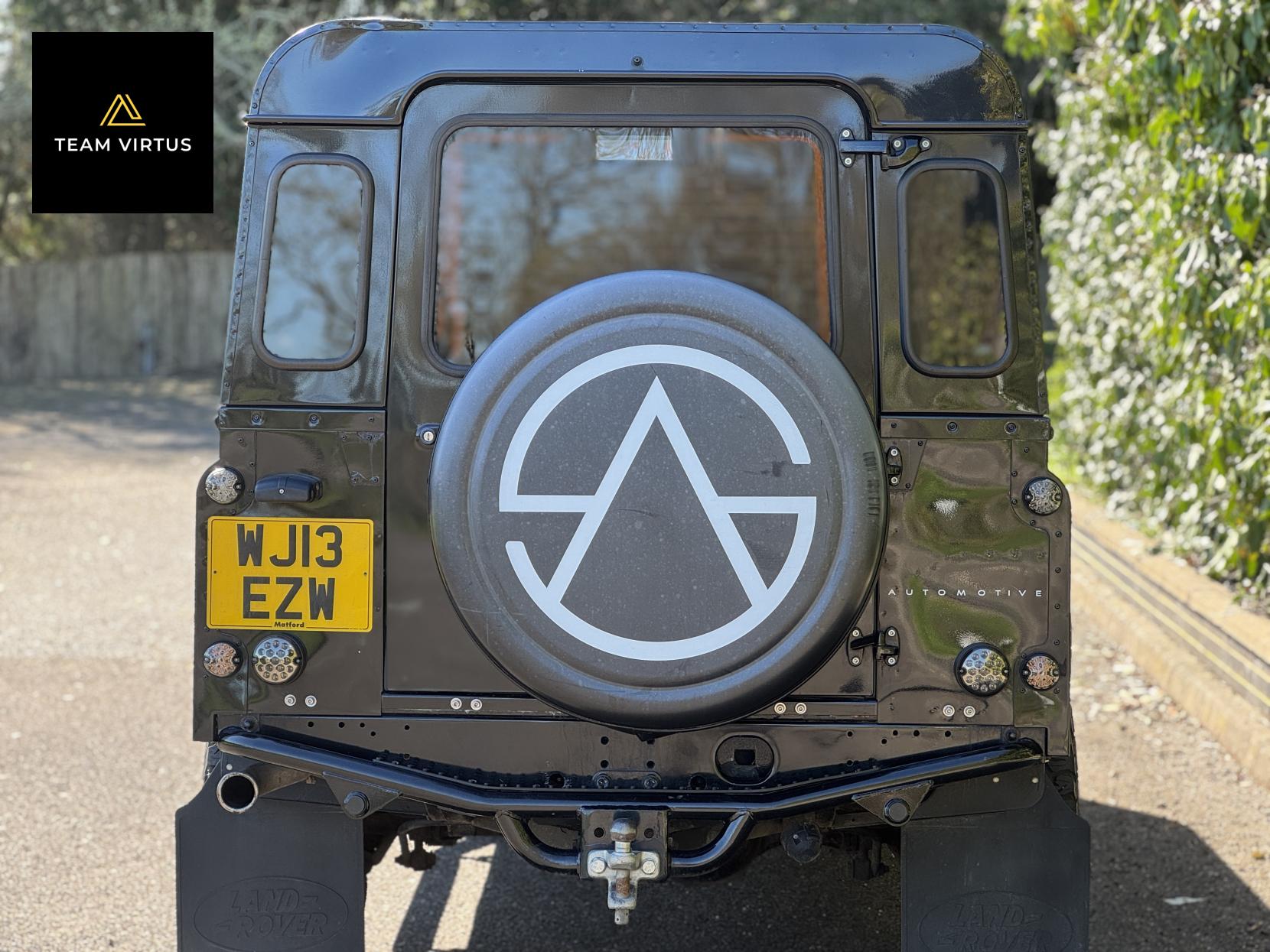 Land Rover Defender 110 2.2 TDCi XS Station Wagon Double Cab 5dr Diesel Manual 4WD MWB Euro 5 (122 ps)