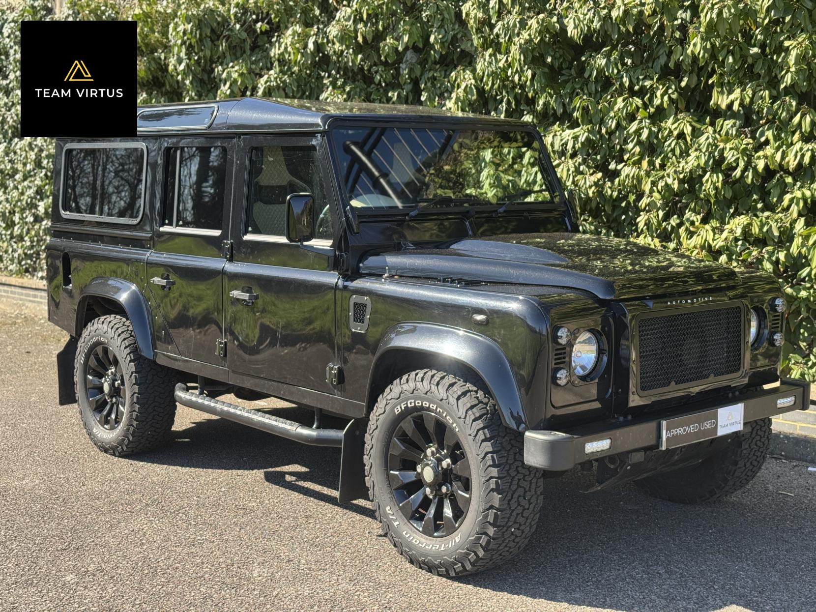 Land Rover Defender 110 2.2 TDCi XS Station Wagon Double Cab 5dr Diesel Manual 4WD MWB Euro 5 (122 ps)