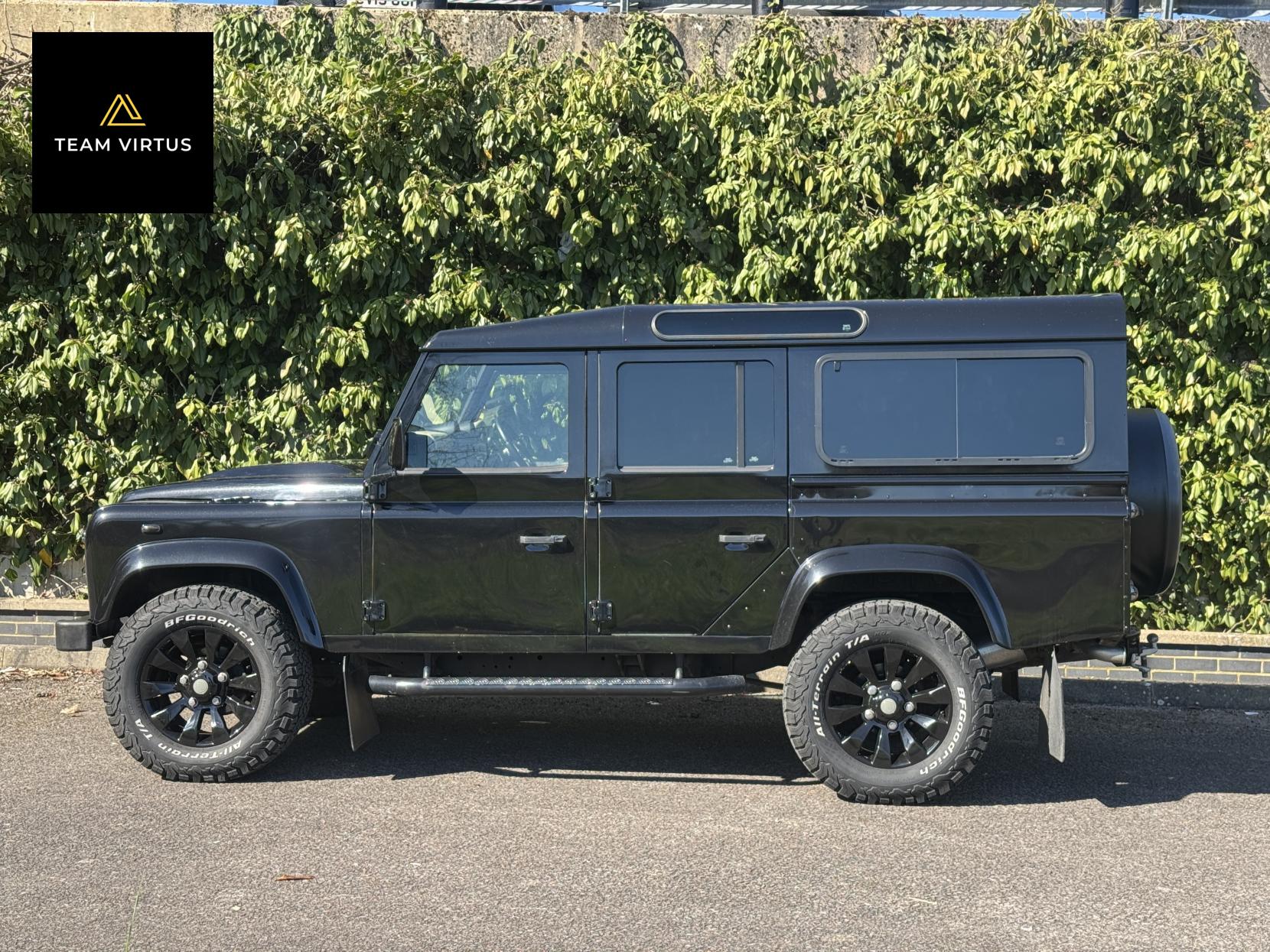 Land Rover Defender 110 2.2 TDCi XS Station Wagon Double Cab 5dr Diesel Manual 4WD MWB Euro 5 (122 ps)