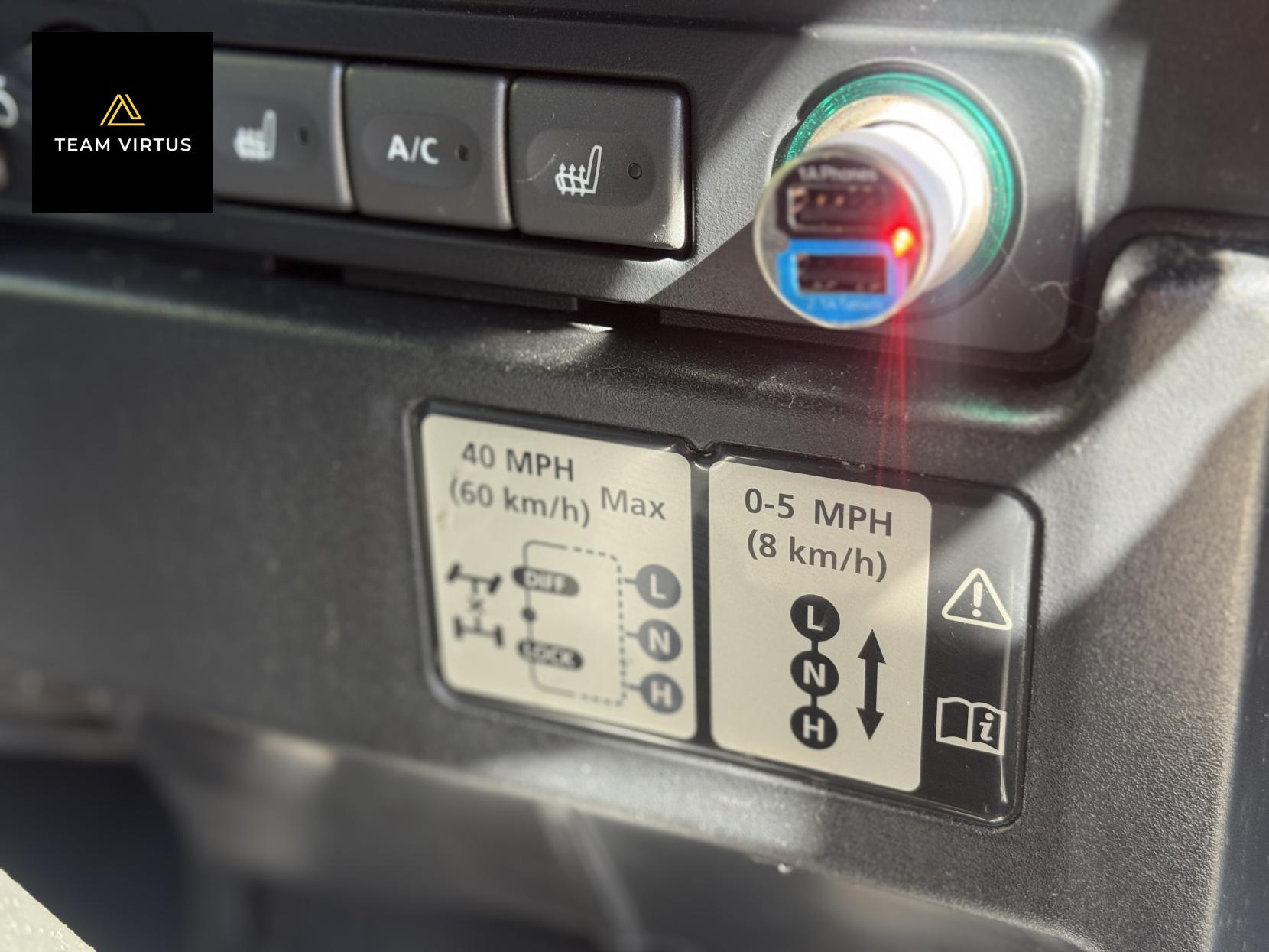 Land Rover Defender 110 2.2 TDCi XS Station Wagon Double Cab 5dr Diesel Manual 4WD MWB Euro 5 (122 ps)