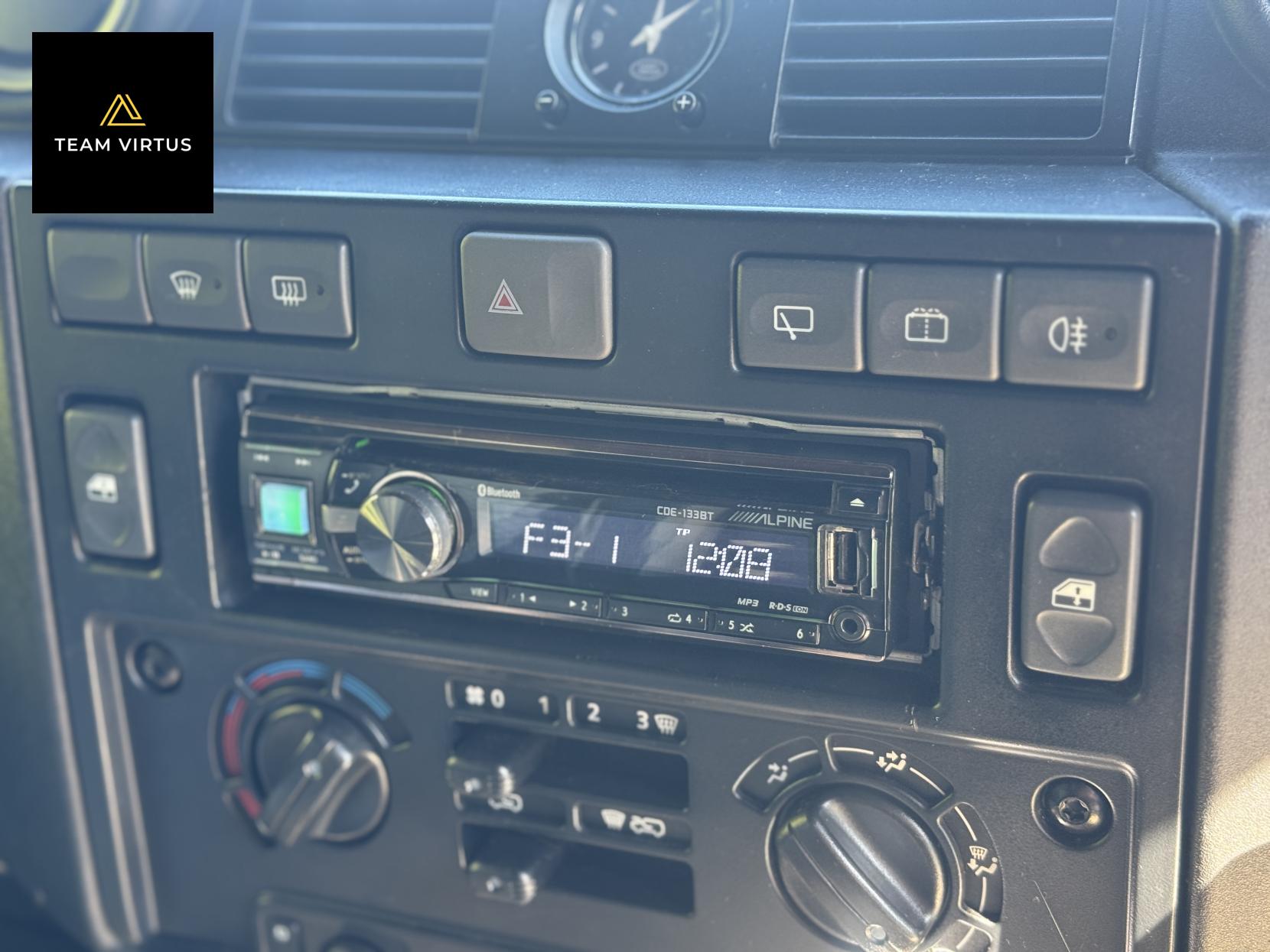 Land Rover Defender 110 2.2 TDCi XS Station Wagon Double Cab 5dr Diesel Manual 4WD MWB Euro 5 (122 ps)