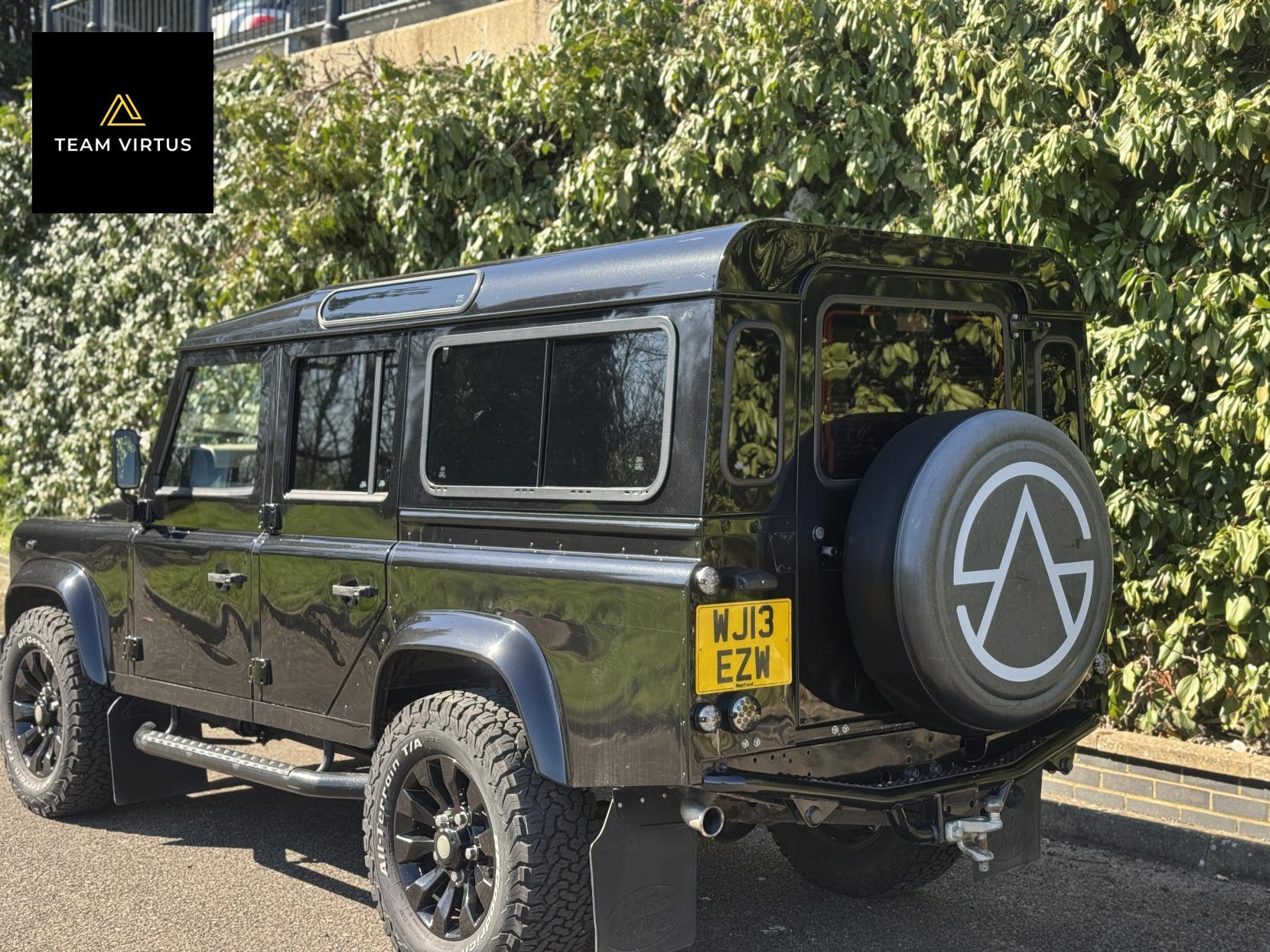 Land Rover Defender 110 2.2 TDCi XS Station Wagon Double Cab 5dr Diesel Manual 4WD MWB Euro 5 (122 ps)