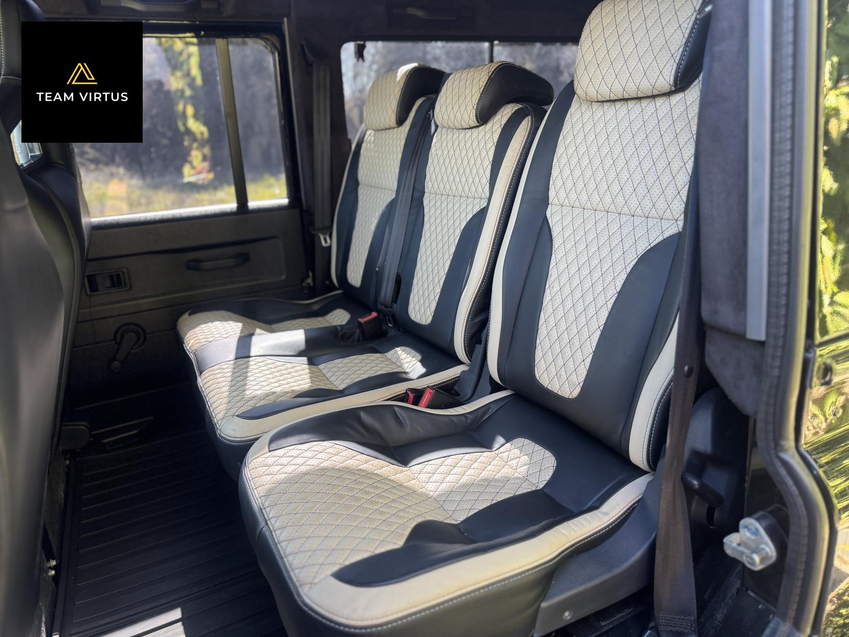 Land Rover Defender 110 2.2 TDCi XS Station Wagon Double Cab 5dr Diesel Manual 4WD MWB Euro 5 (122 ps)