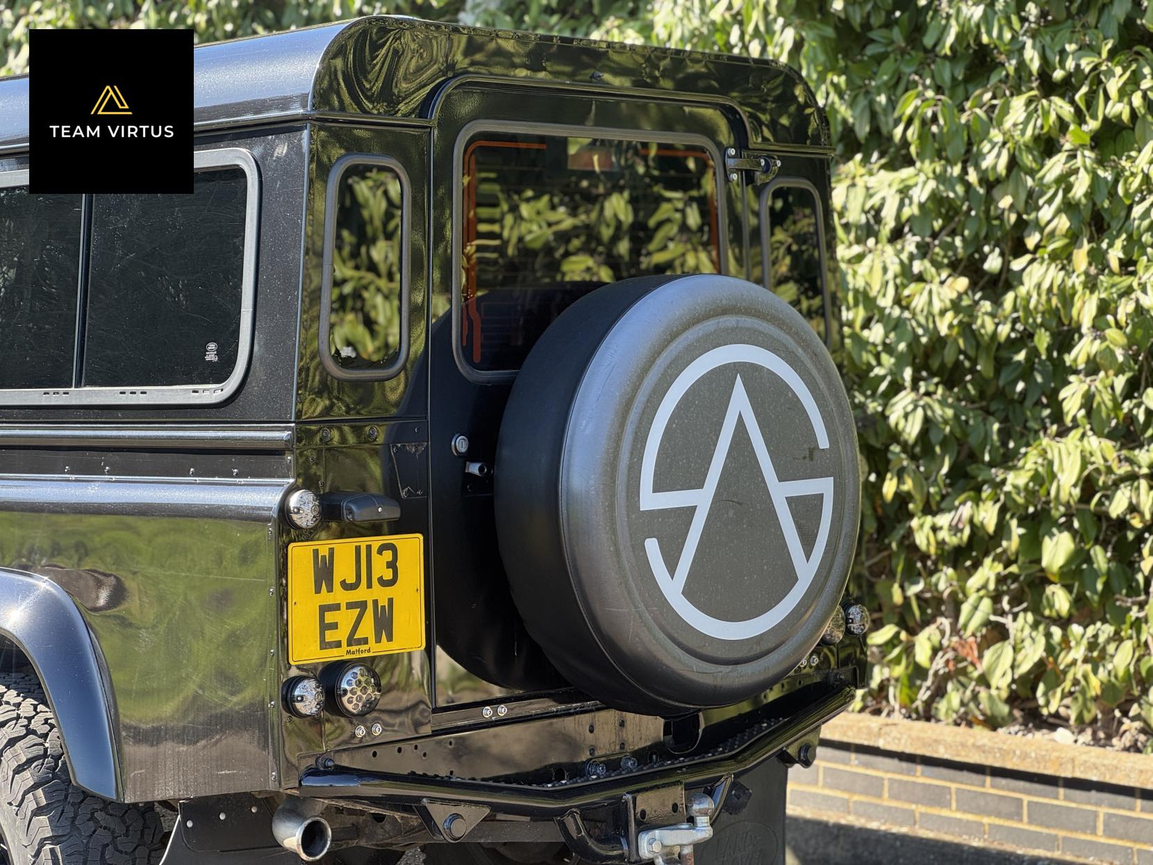 Land Rover Defender 110 2.2 TDCi XS Station Wagon Double Cab 5dr Diesel Manual 4WD MWB Euro 5 (122 ps)