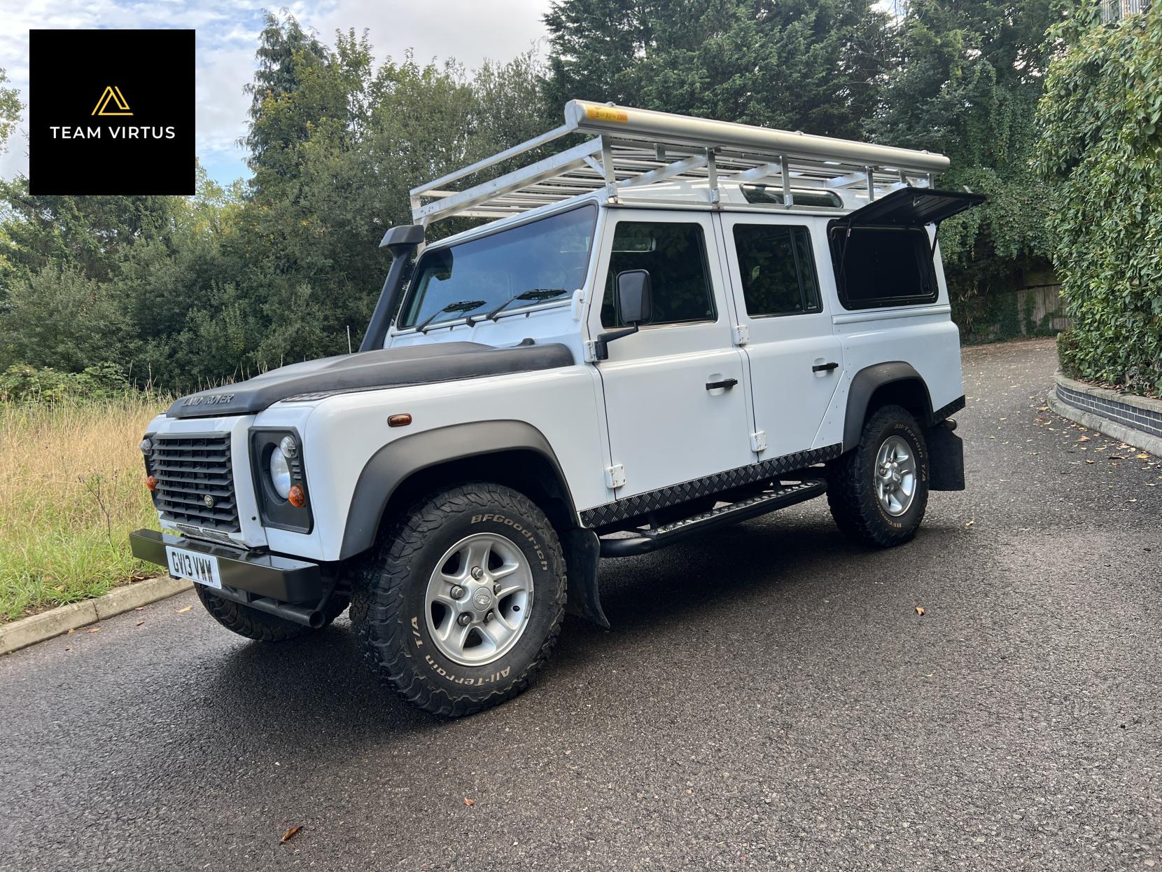 Land Rover Defender 110 2.2 TDCi XS Utility Wagon Double Cab 5dr Diesel Manual 4WD MWB Euro 5 (122 ps)