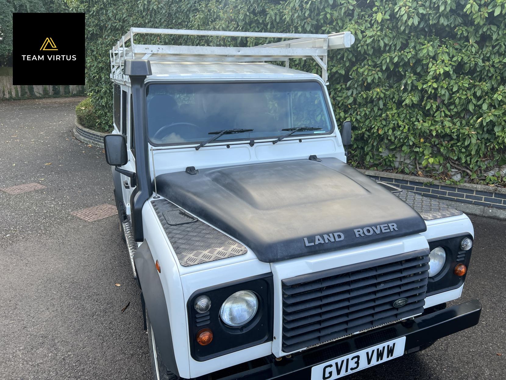 Land Rover Defender 110 2.2 TDCi XS Utility Wagon Double Cab 5dr Diesel Manual 4WD MWB Euro 5 (122 ps)