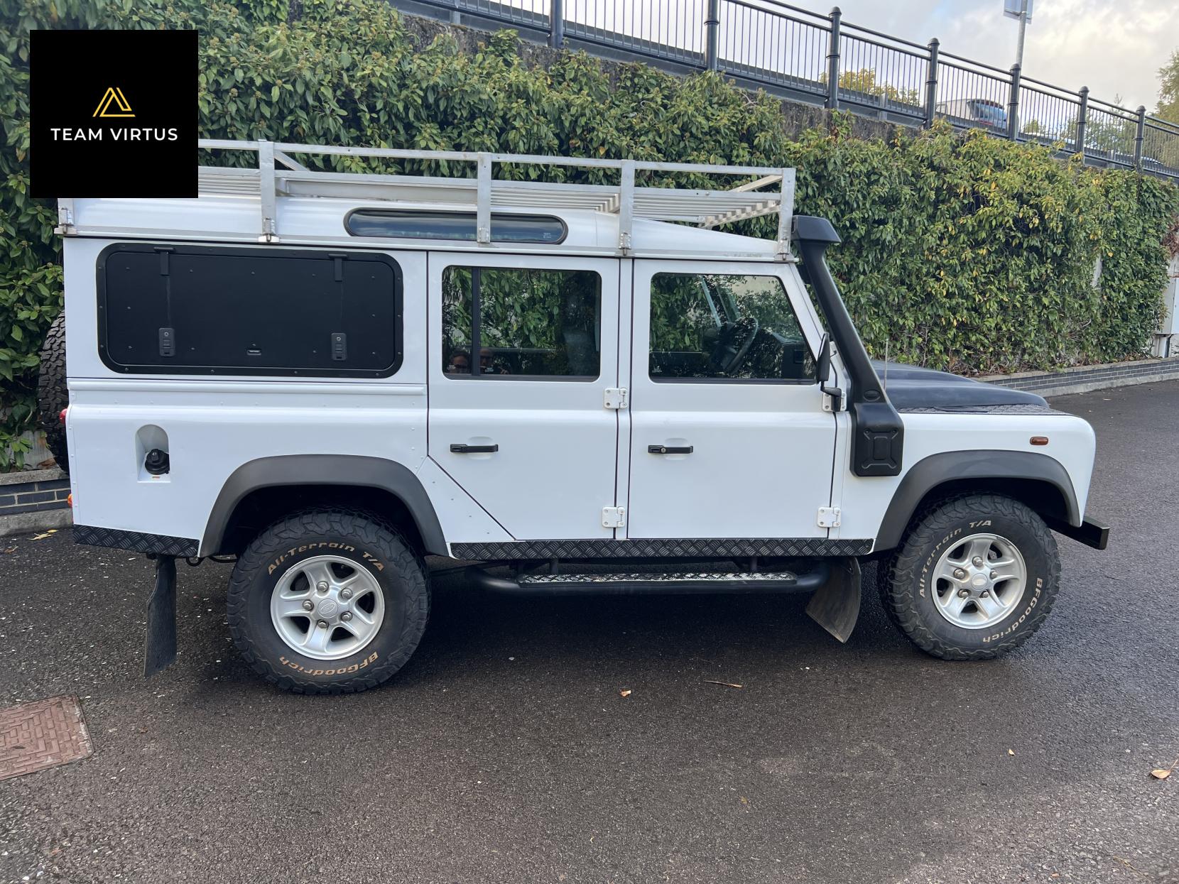 Land Rover Defender 110 2.2 TDCi XS Utility Wagon Double Cab 5dr Diesel Manual 4WD MWB Euro 5 (122 ps)
