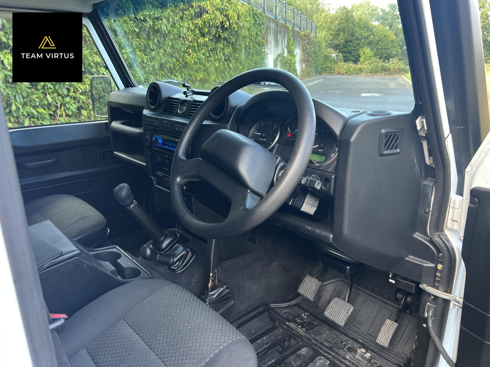 Land Rover Defender 110 2.2 TDCi XS Utility Wagon Double Cab 5dr Diesel Manual 4WD MWB Euro 5 (122 ps)