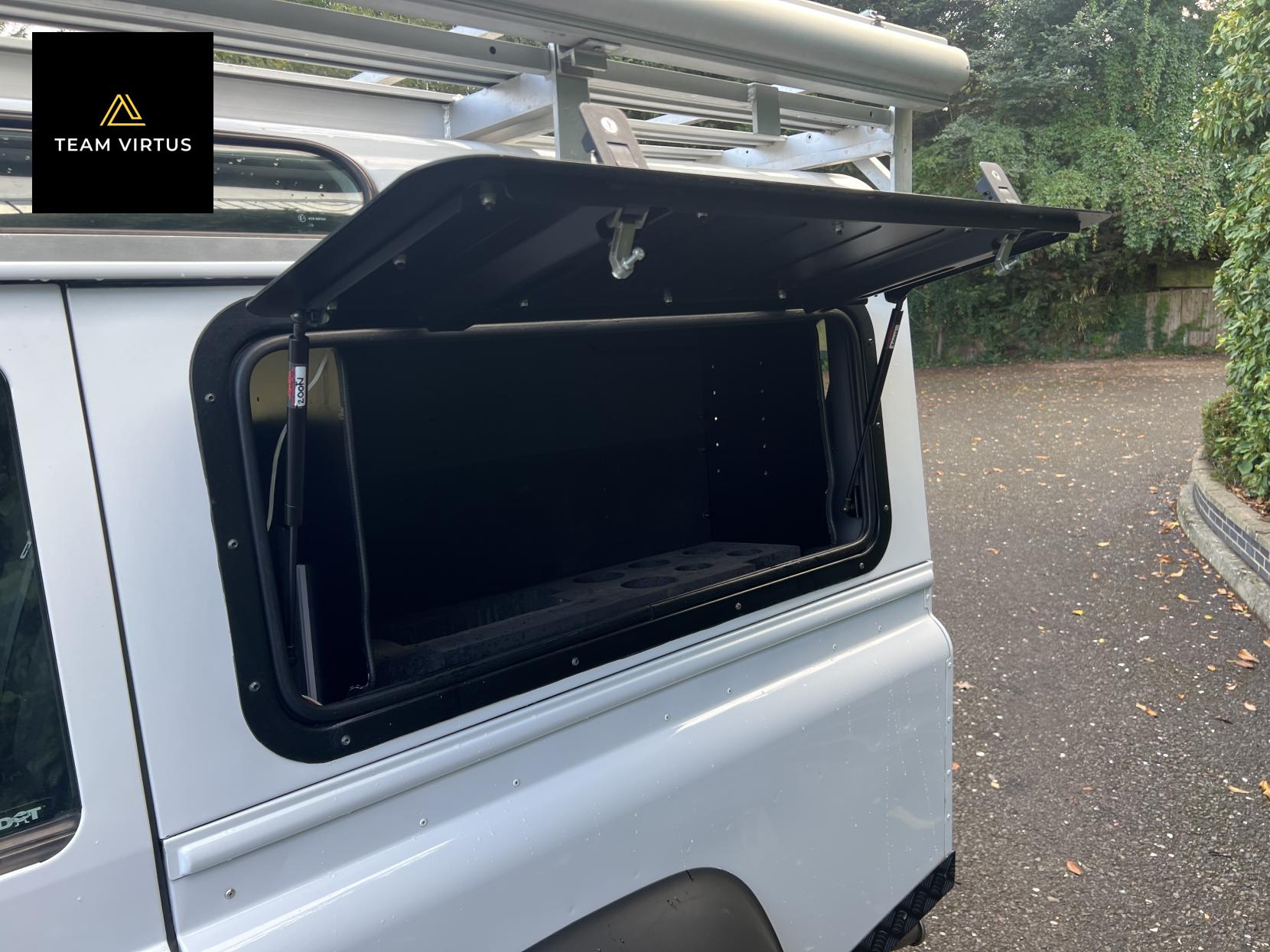 Land Rover Defender 110 2.2 TDCi XS Utility Wagon Double Cab 5dr Diesel Manual 4WD MWB Euro 5 (122 ps)