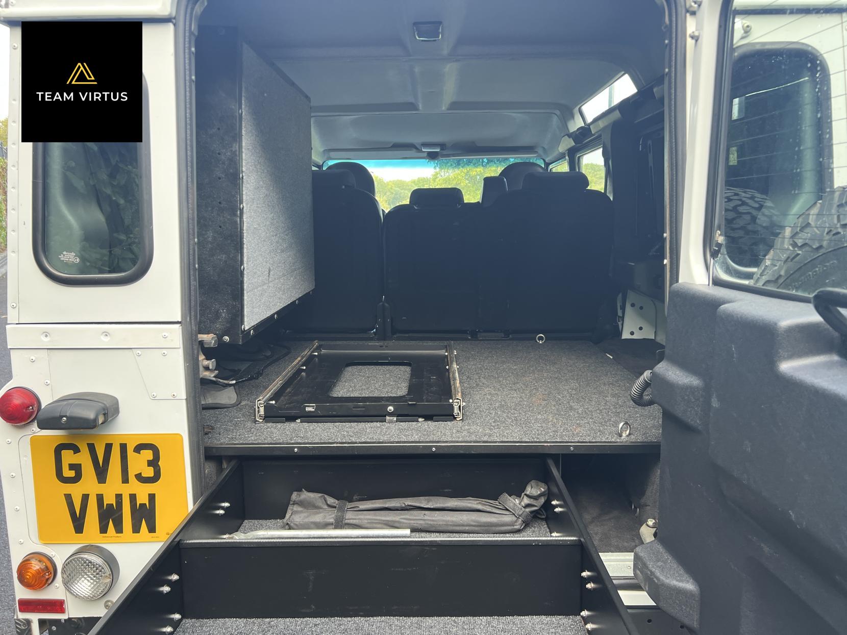 Land Rover Defender 110 2.2 TDCi XS Utility Wagon Double Cab 5dr Diesel Manual 4WD MWB Euro 5 (122 ps)