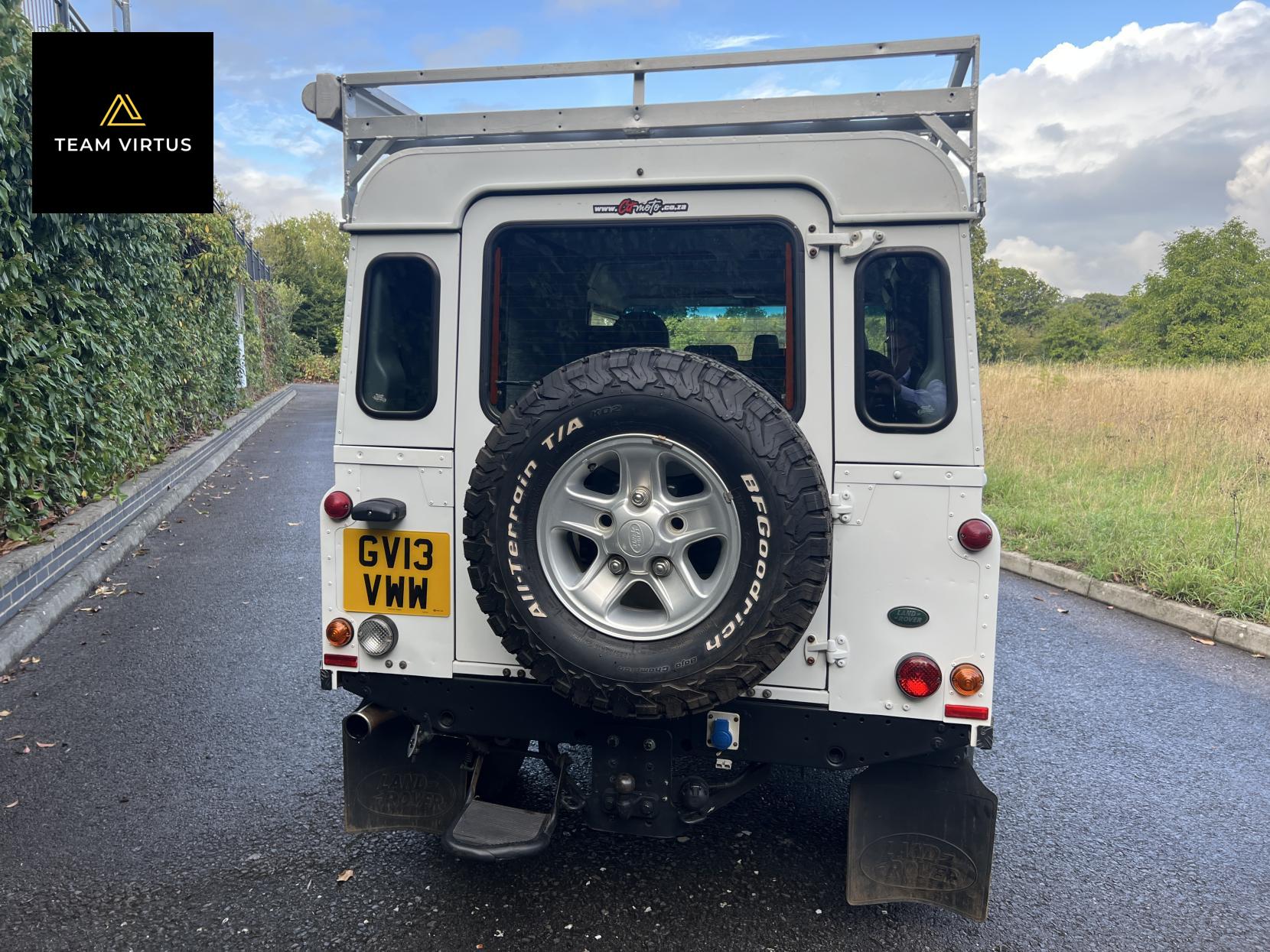 Land Rover Defender 110 2.2 TDCi XS Utility Wagon Double Cab 5dr Diesel Manual 4WD MWB Euro 5 (122 ps)