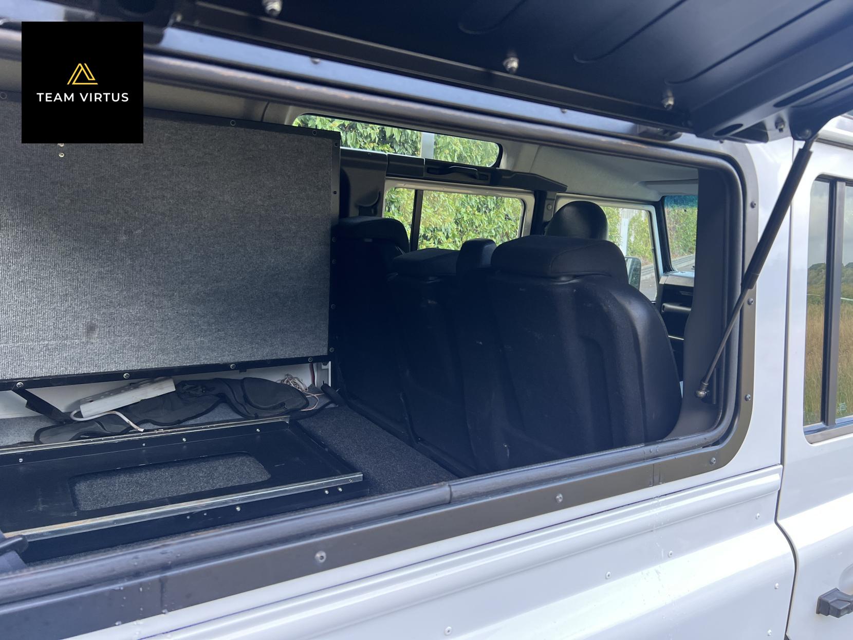 Land Rover Defender 110 2.2 TDCi XS Utility Wagon Double Cab 5dr Diesel Manual 4WD MWB Euro 5 (122 ps)
