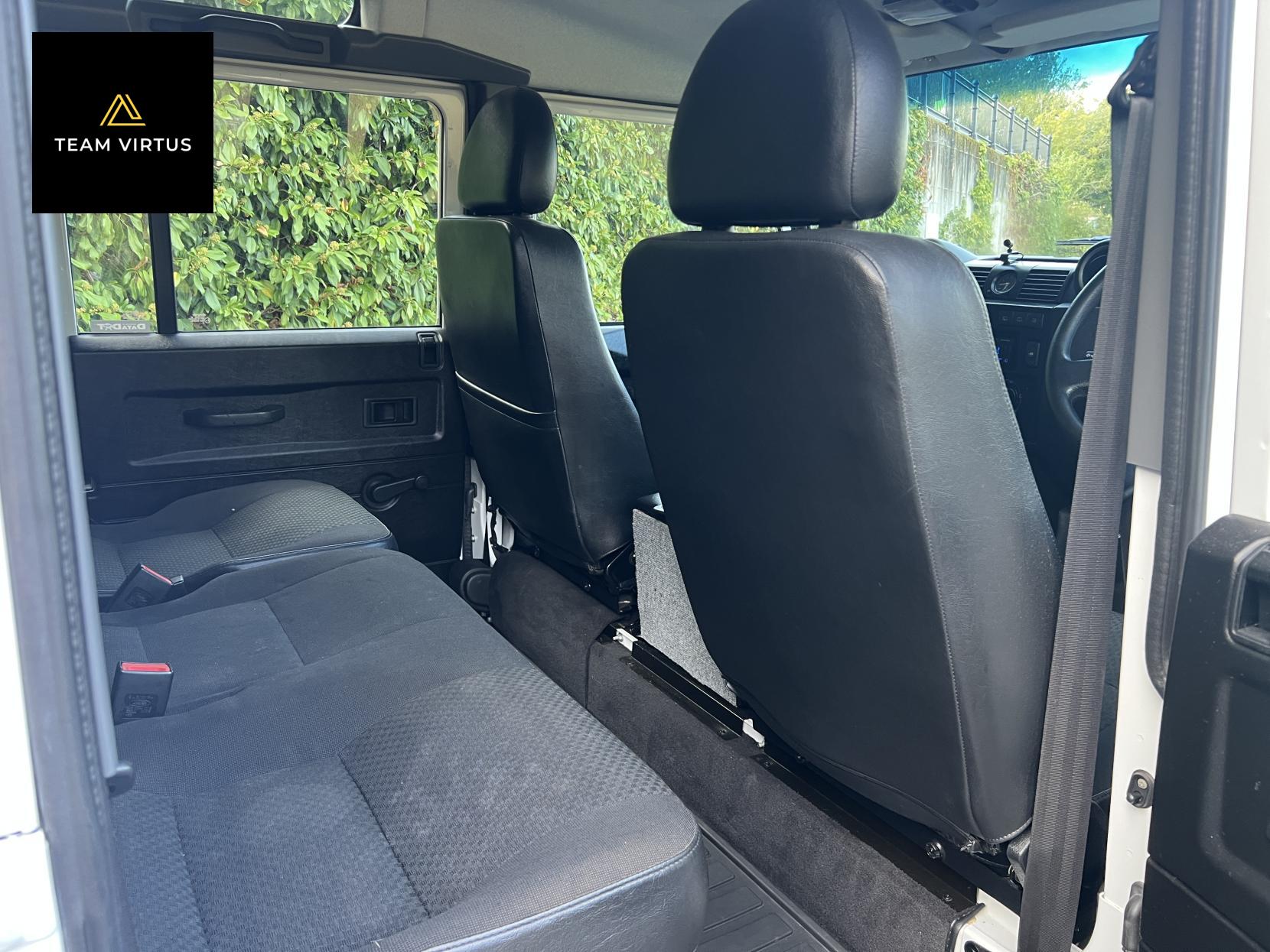 Land Rover Defender 110 2.2 TDCi XS Utility Wagon Double Cab 5dr Diesel Manual 4WD MWB Euro 5 (122 ps)