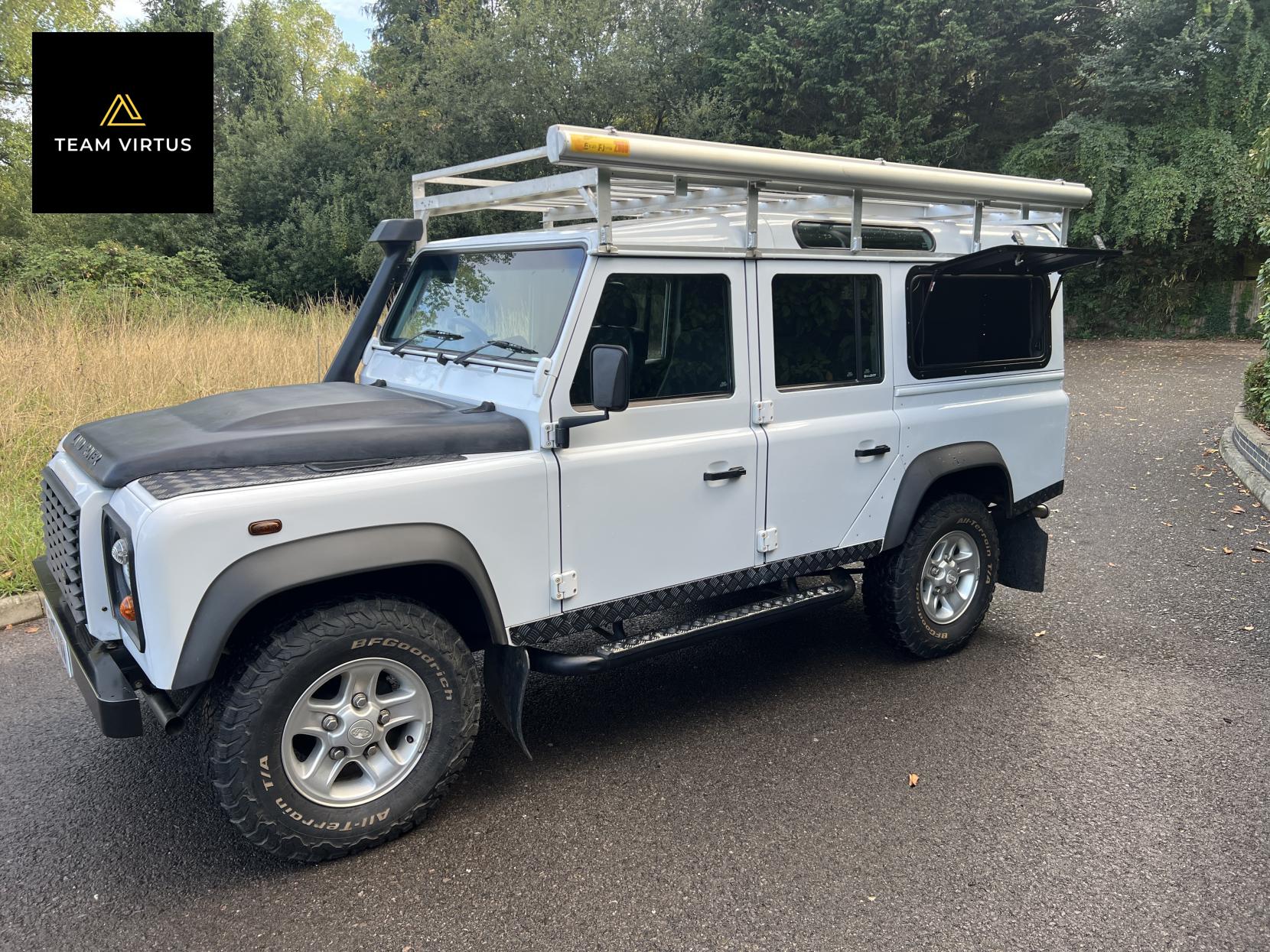 Land Rover Defender 110 2.2 TDCi XS Utility Wagon Double Cab 5dr Diesel Manual 4WD MWB Euro 5 (122 ps)