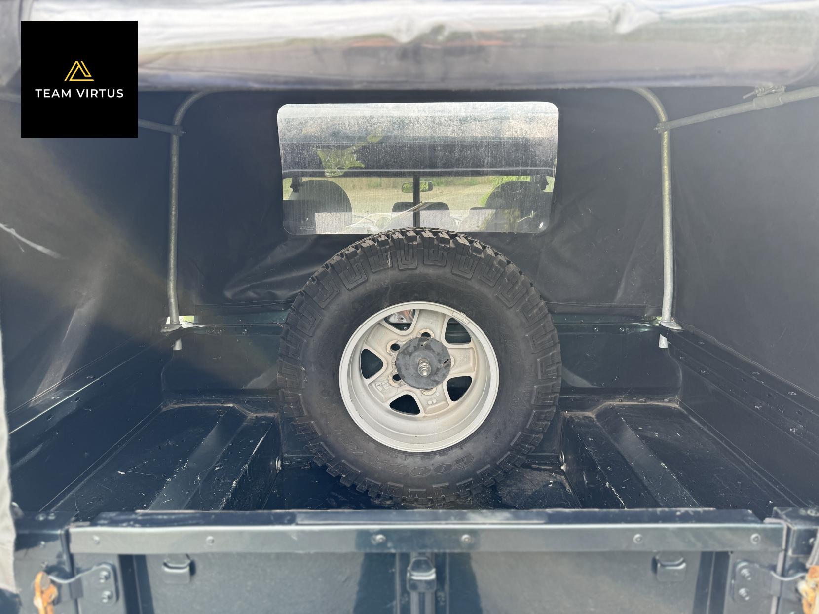 Land Rover Defender 110 2.2 TDCi XS Pickup Double Cab 4dr Diesel Manual 4WD MWB Euro 5 (122 ps)