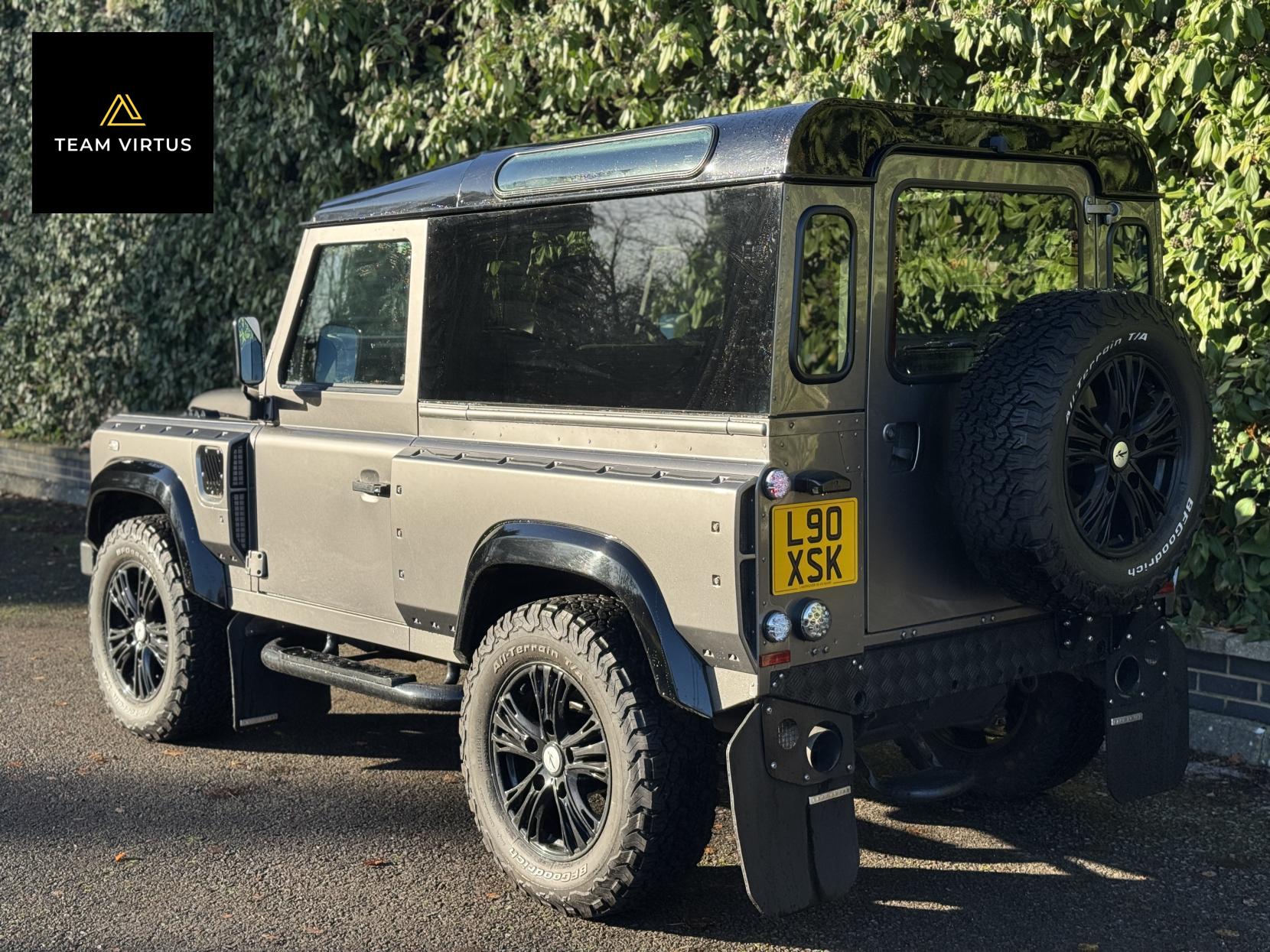 Land Rover Defender 90 2.4 TDCi XS Station Wagon 3dr Diesel Manual 4WD SWB Euro 4 (122 bhp)