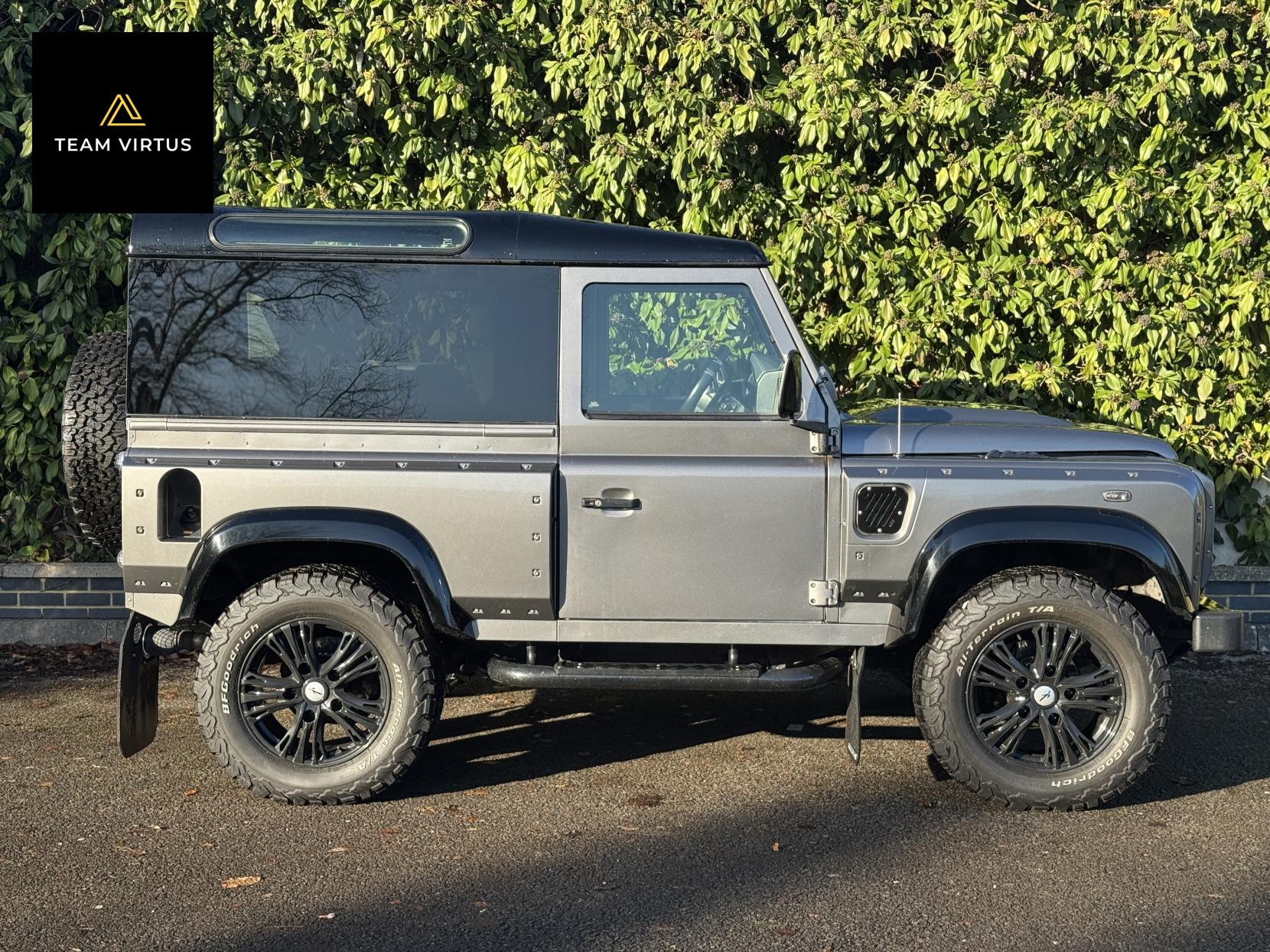 Land Rover Defender 90 2.4 TDCi XS Station Wagon 3dr Diesel Manual 4WD SWB Euro 4 (122 bhp)