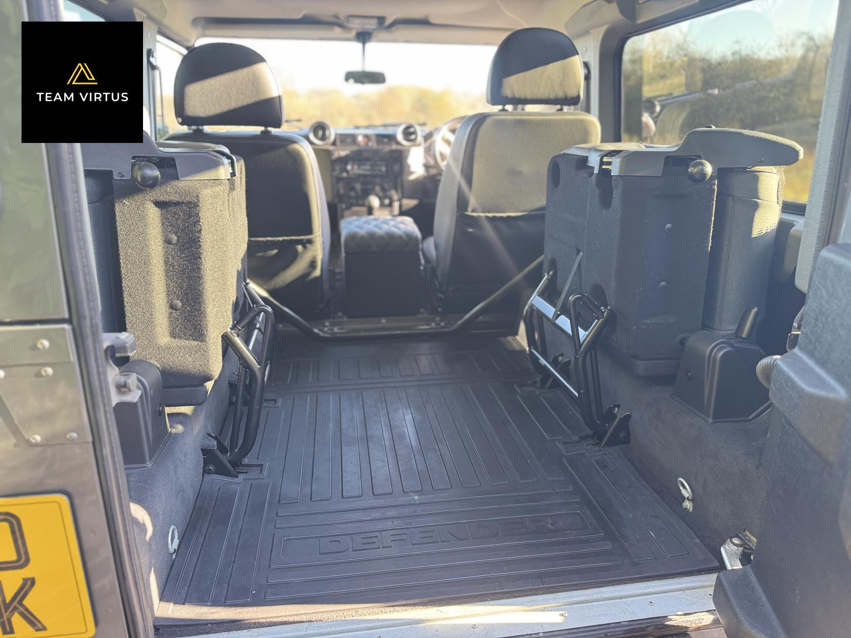 Land Rover Defender 90 2.4 TDCi XS Station Wagon 3dr Diesel Manual 4WD SWB Euro 4 (122 bhp)