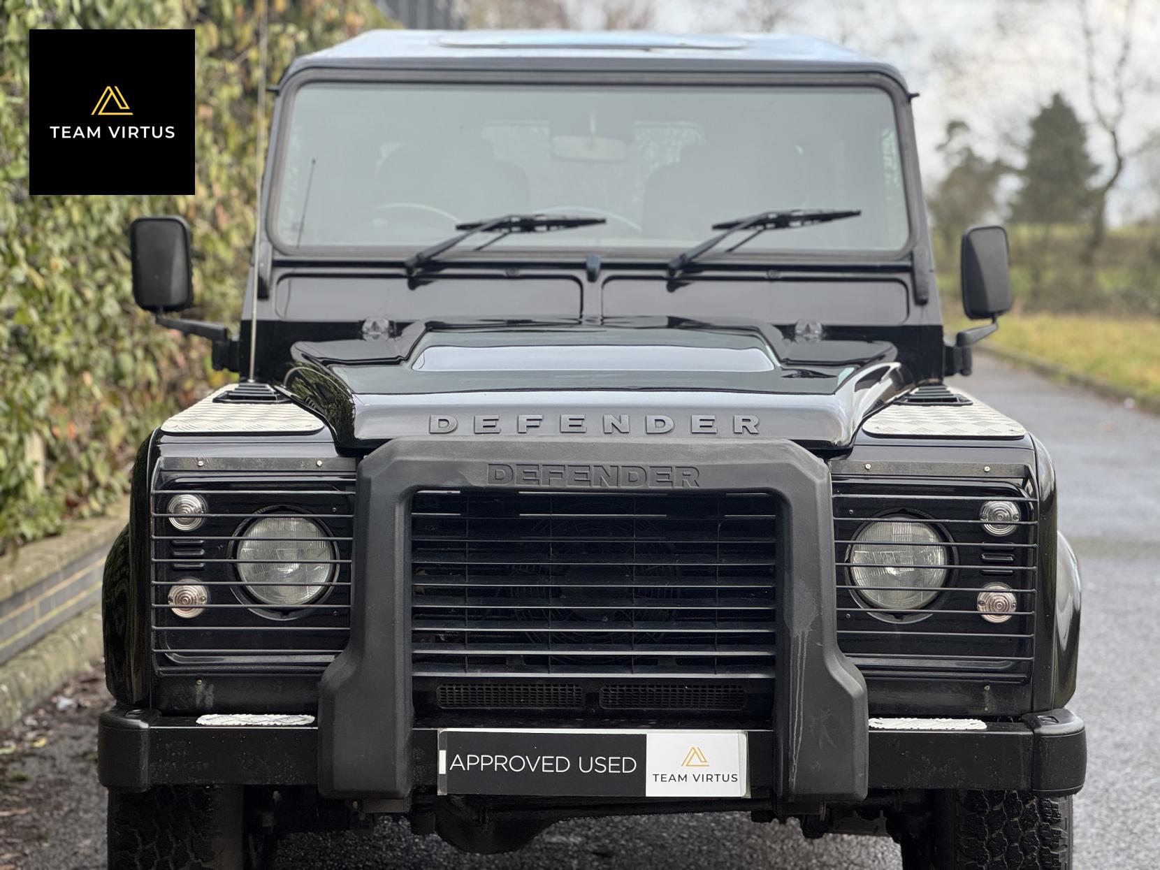 Land Rover Defender 90 2.2 TDCi XS Station Wagon Double Cab 3dr Diesel Manual 4WD SWB Euro 5 (122 ps)