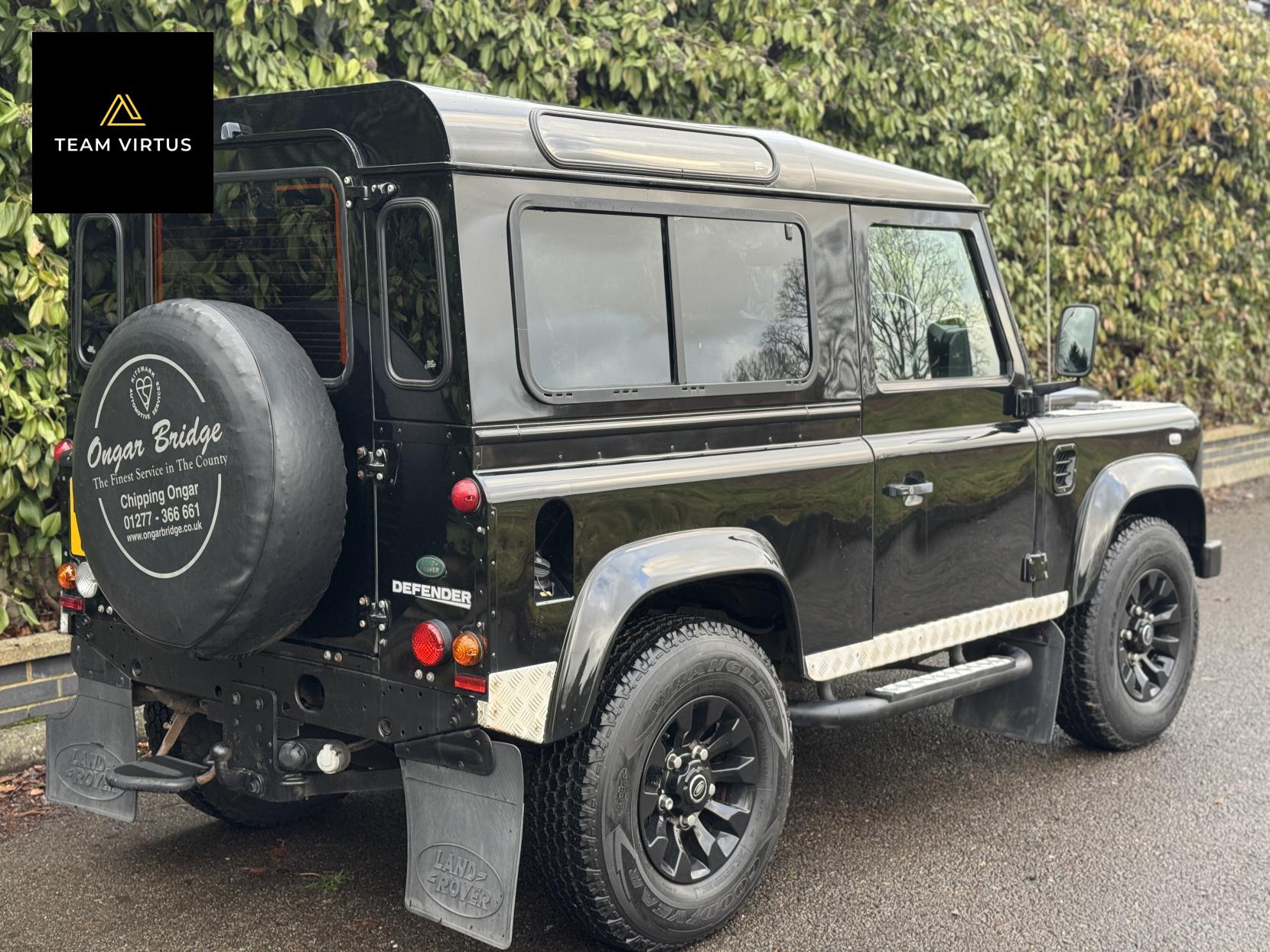Land Rover Defender 90 2.2 TDCi XS Station Wagon Double Cab 3dr Diesel Manual 4WD SWB Euro 5 (122 ps)