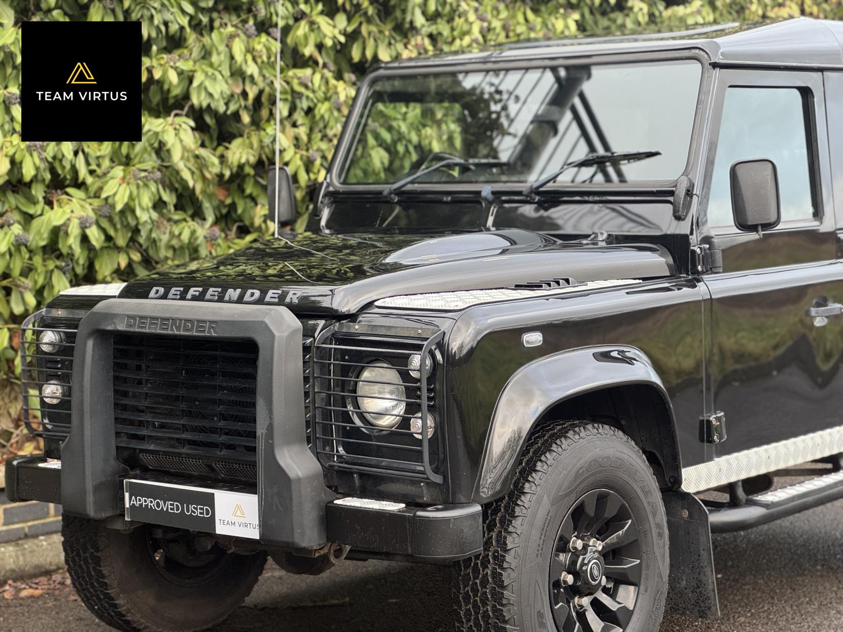 Land Rover Defender 90 2.2 TDCi XS Station Wagon Double Cab 3dr Diesel Manual 4WD SWB Euro 5 (122 ps)