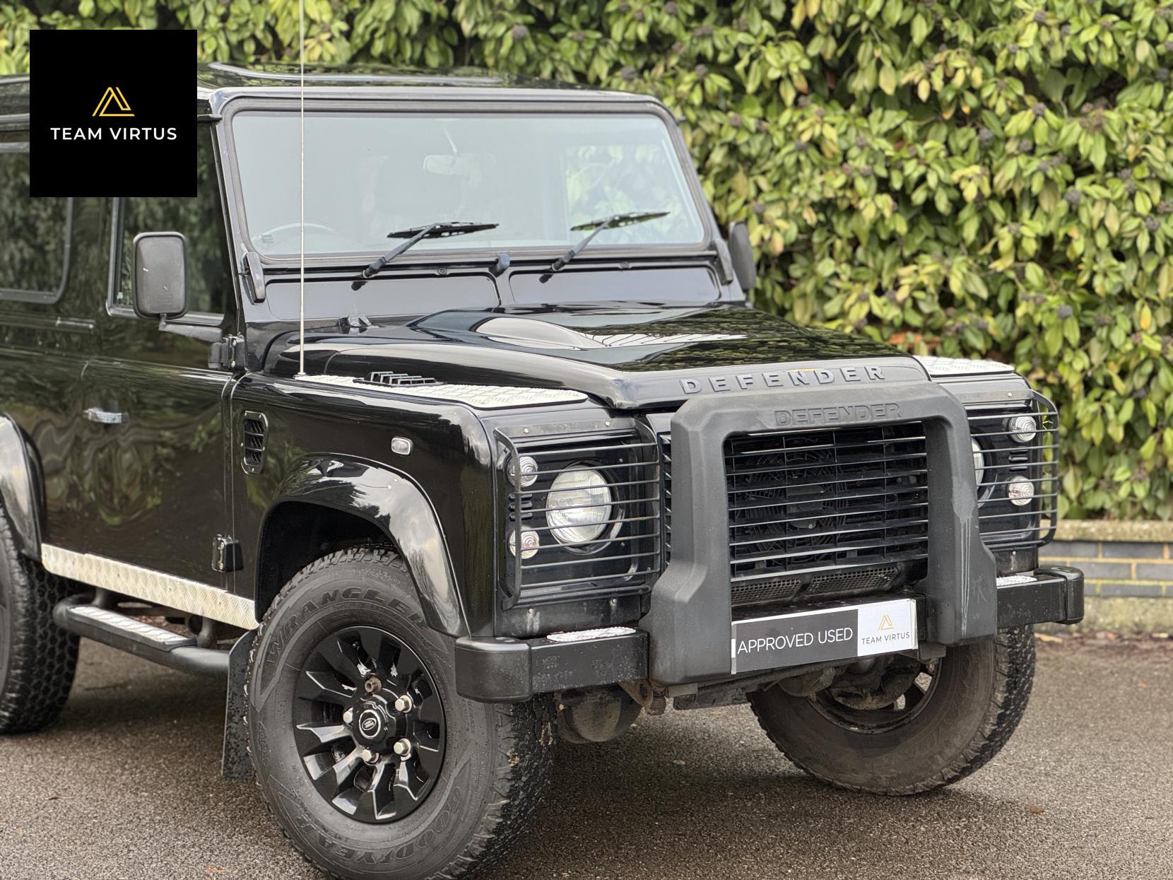 Land Rover Defender 90 2.2 TDCi XS Station Wagon Double Cab 3dr Diesel Manual 4WD SWB Euro 5 (122 ps)