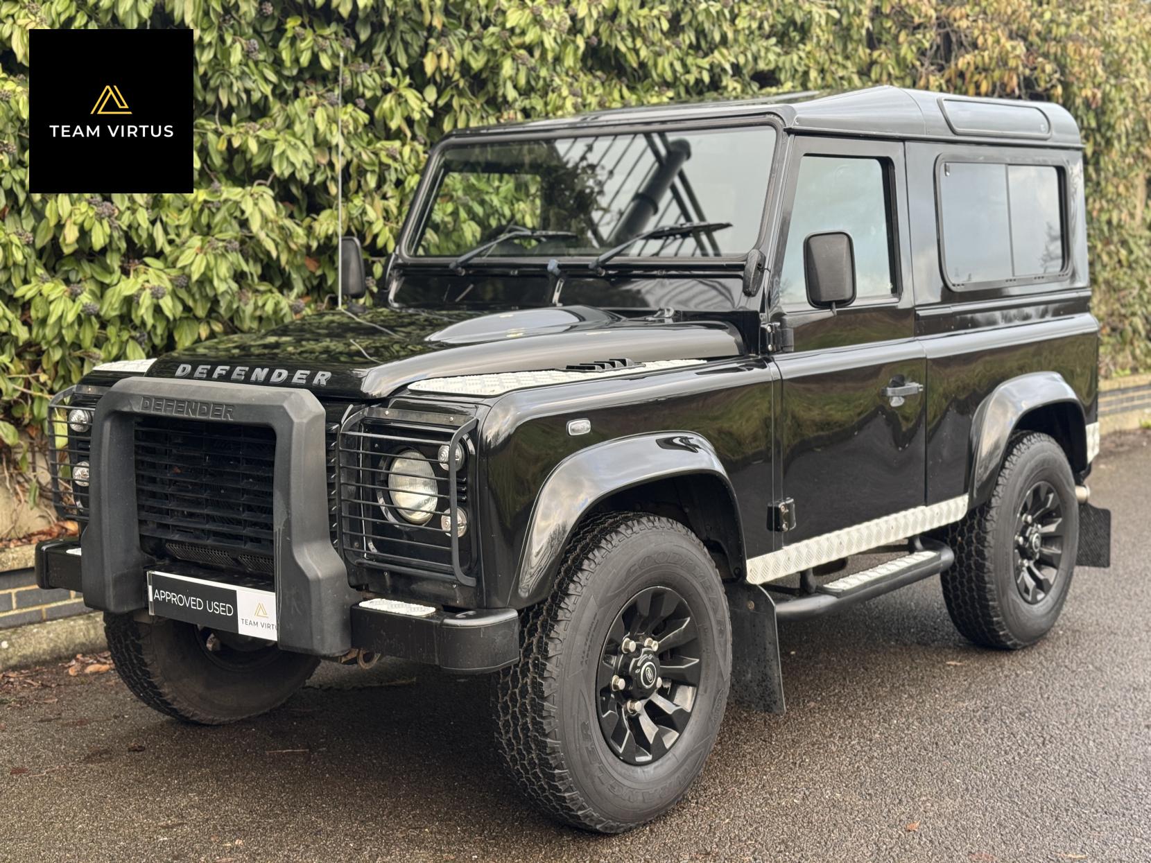 Land Rover Defender 90 2.2 TDCi XS Station Wagon Double Cab 3dr Diesel Manual 4WD SWB Euro 5 (122 ps)