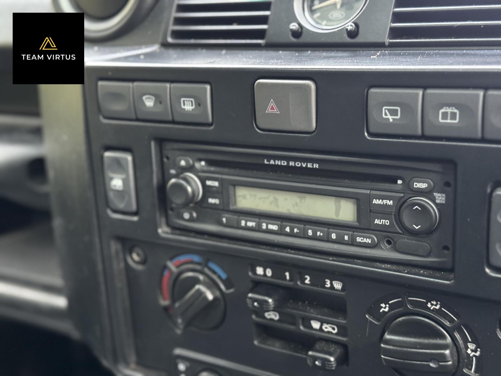 Land Rover Defender 90 2.2 TDCi XS Station Wagon Double Cab 3dr Diesel Manual 4WD SWB Euro 5 (122 ps)