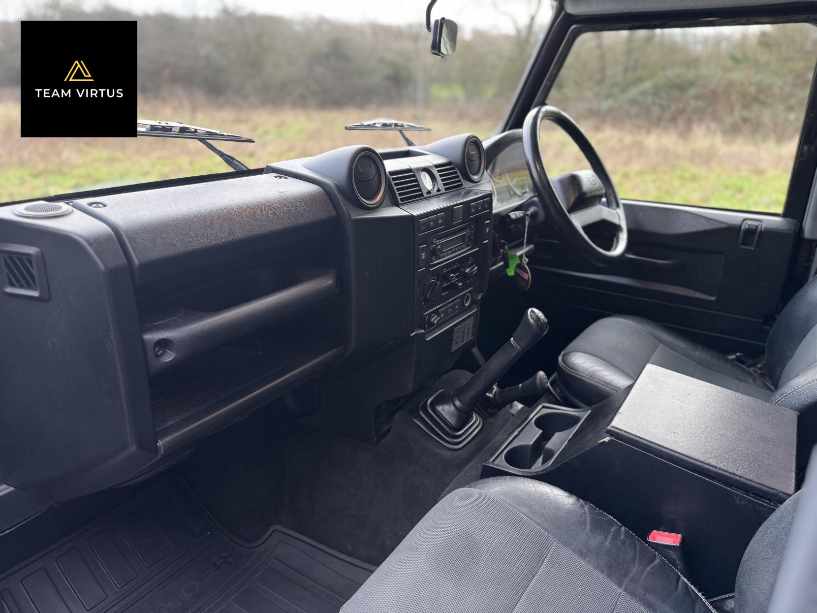 Land Rover Defender 90 2.2 TDCi XS Station Wagon Double Cab 3dr Diesel Manual 4WD SWB Euro 5 (122 ps)