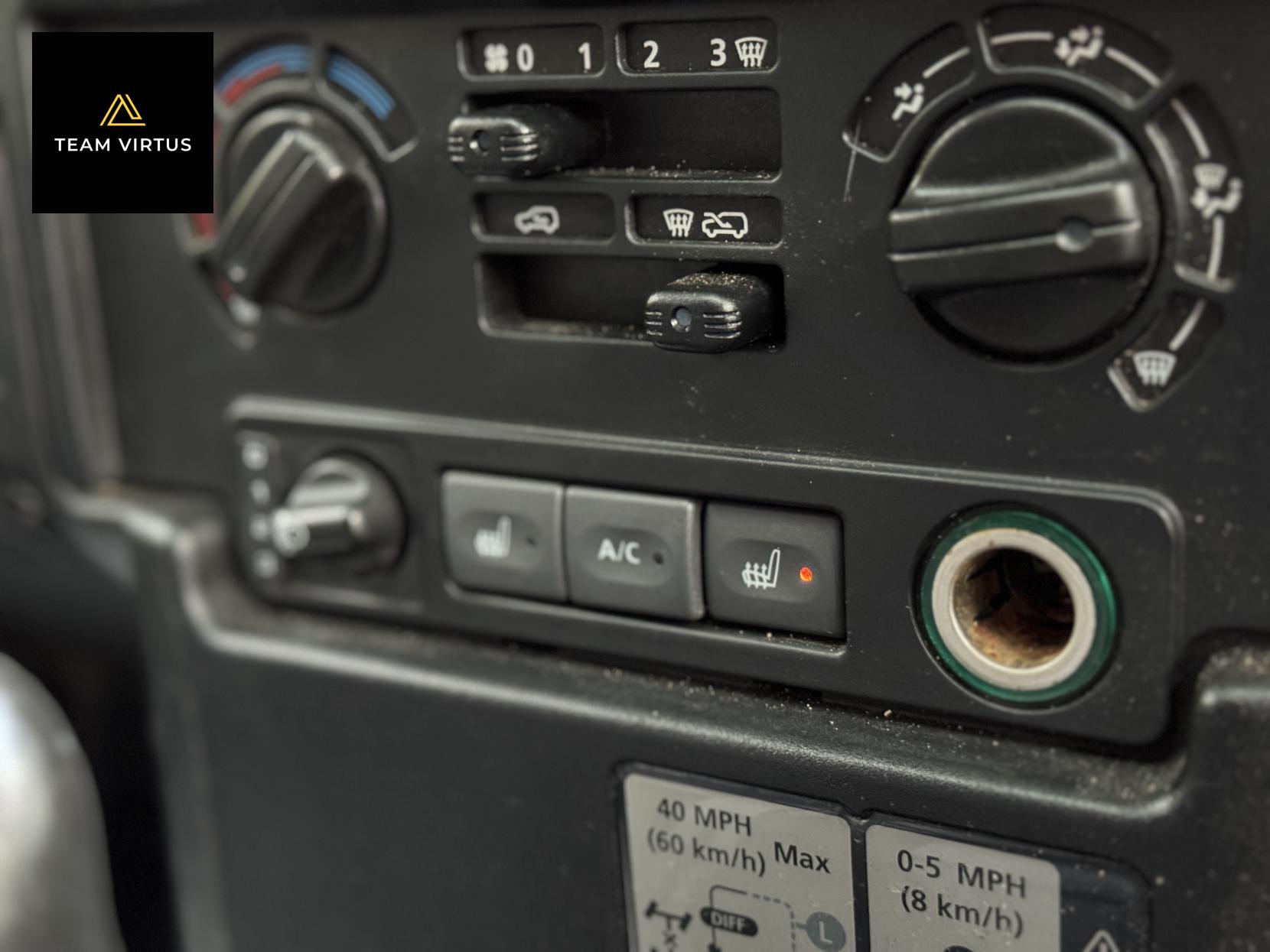 Land Rover Defender 90 2.2 TDCi XS Station Wagon Double Cab 3dr Diesel Manual 4WD SWB Euro 5 (122 ps)