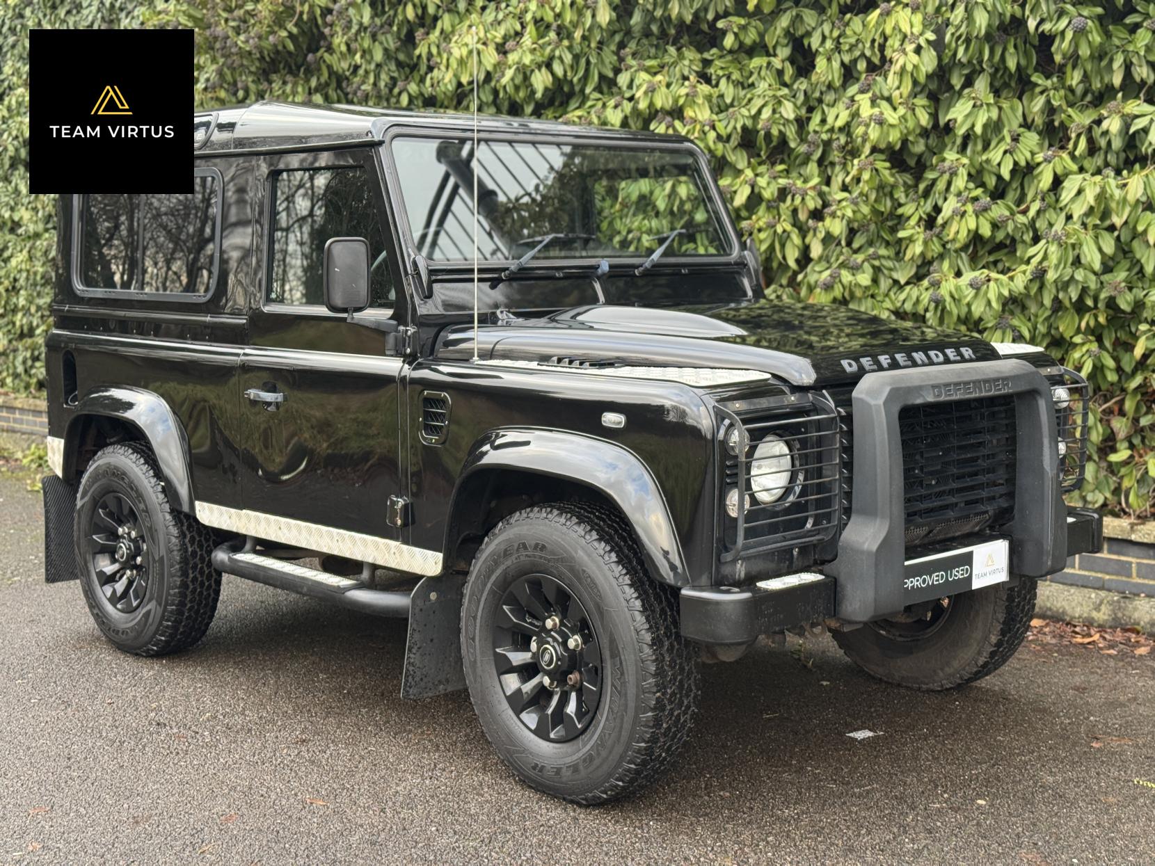 Land Rover Defender 90 2.2 TDCi XS Station Wagon Double Cab 3dr Diesel Manual 4WD SWB Euro 5 (122 ps)
