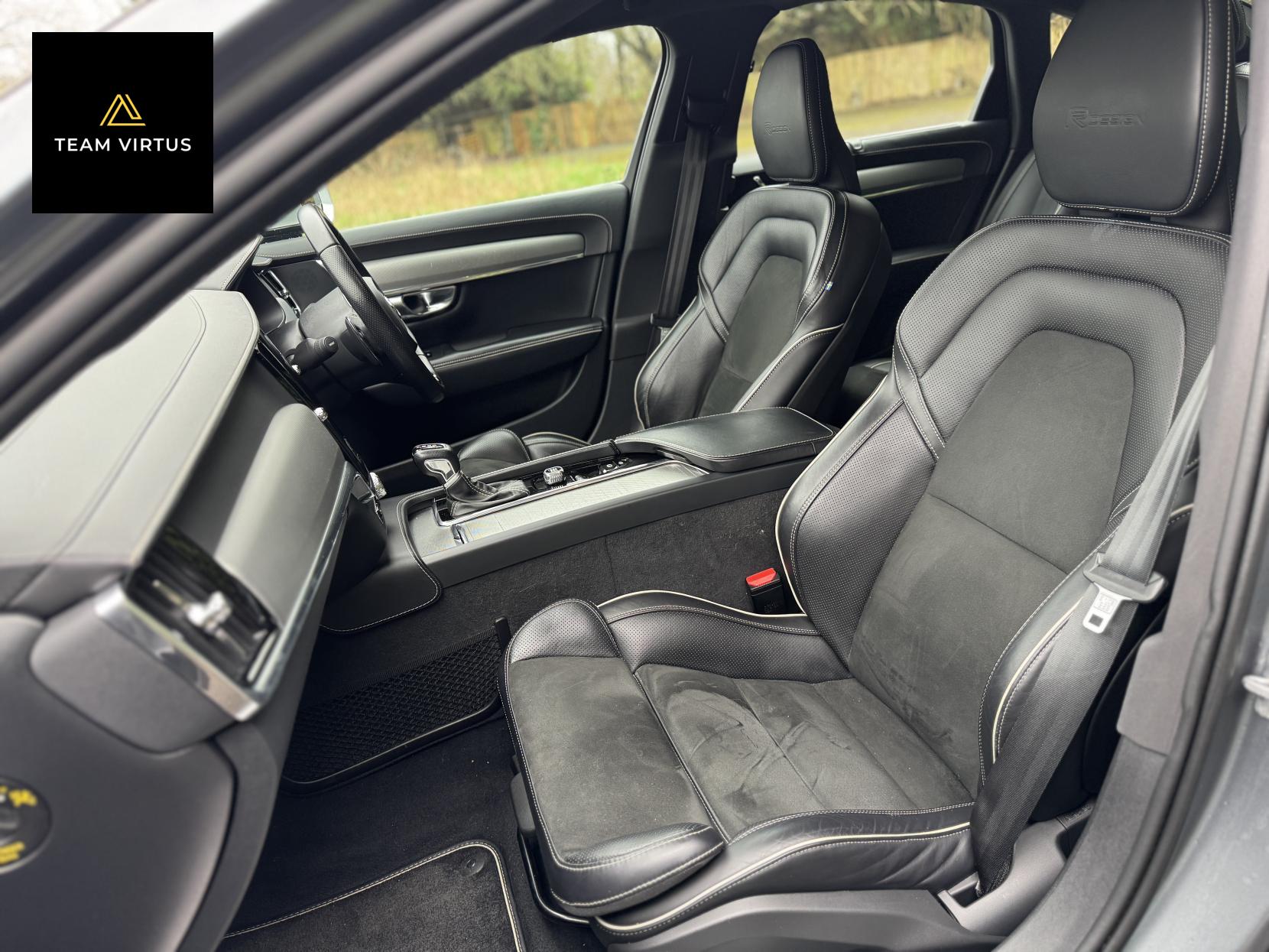 Volvo S90 2.0 T4 R-Design Plus Saloon 4dr Petrol Auto Euro 6 (s/s) (190 ps)