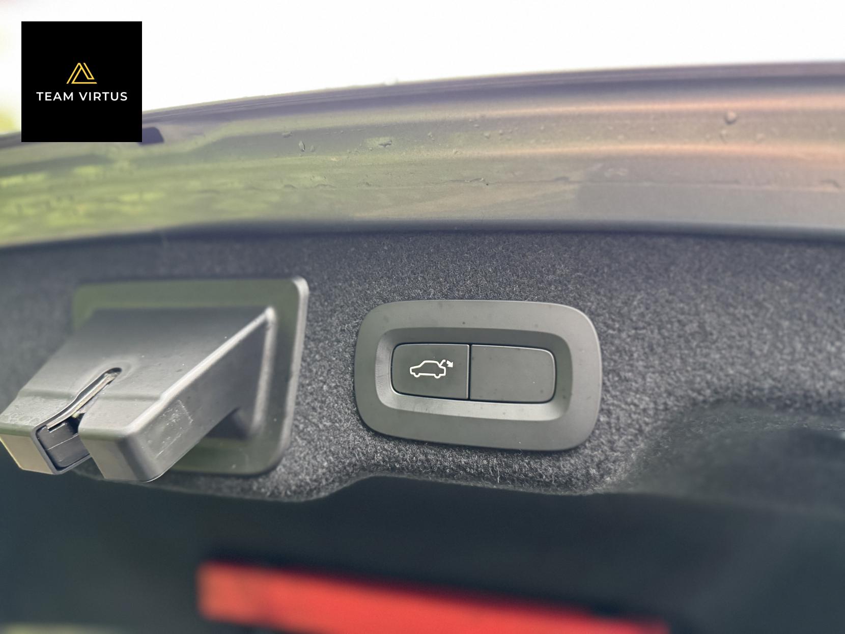 Volvo S90 2.0 T4 R-Design Plus Saloon 4dr Petrol Auto Euro 6 (s/s) (190 ps)