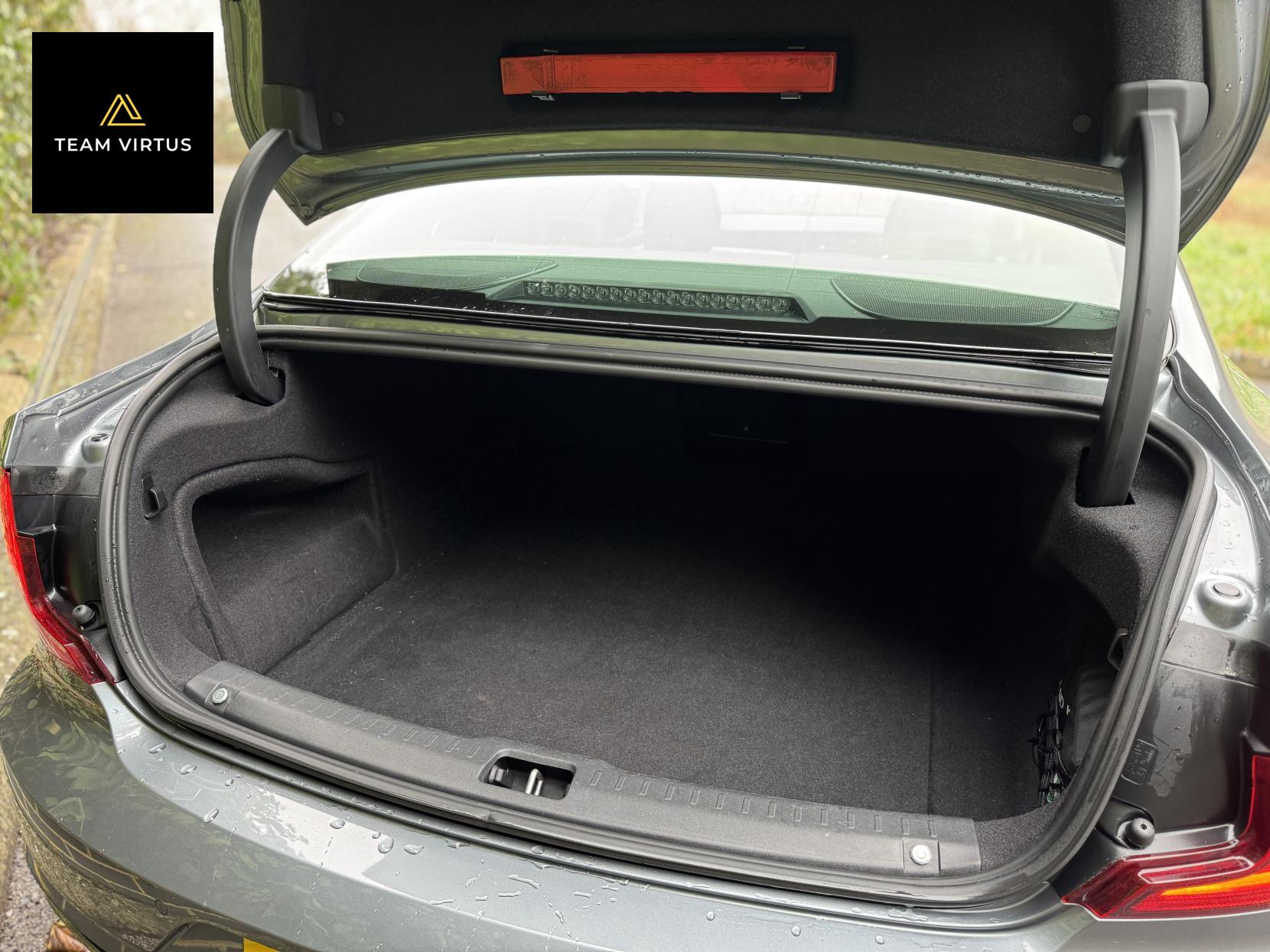 Volvo S90 2.0 T4 R-Design Plus Saloon 4dr Petrol Auto Euro 6 (s/s) (190 ps)