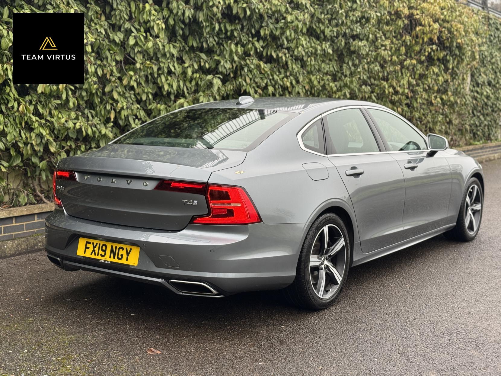Volvo S90 2.0 T4 R-Design Plus Saloon 4dr Petrol Auto Euro 6 (s/s) (190 ps)