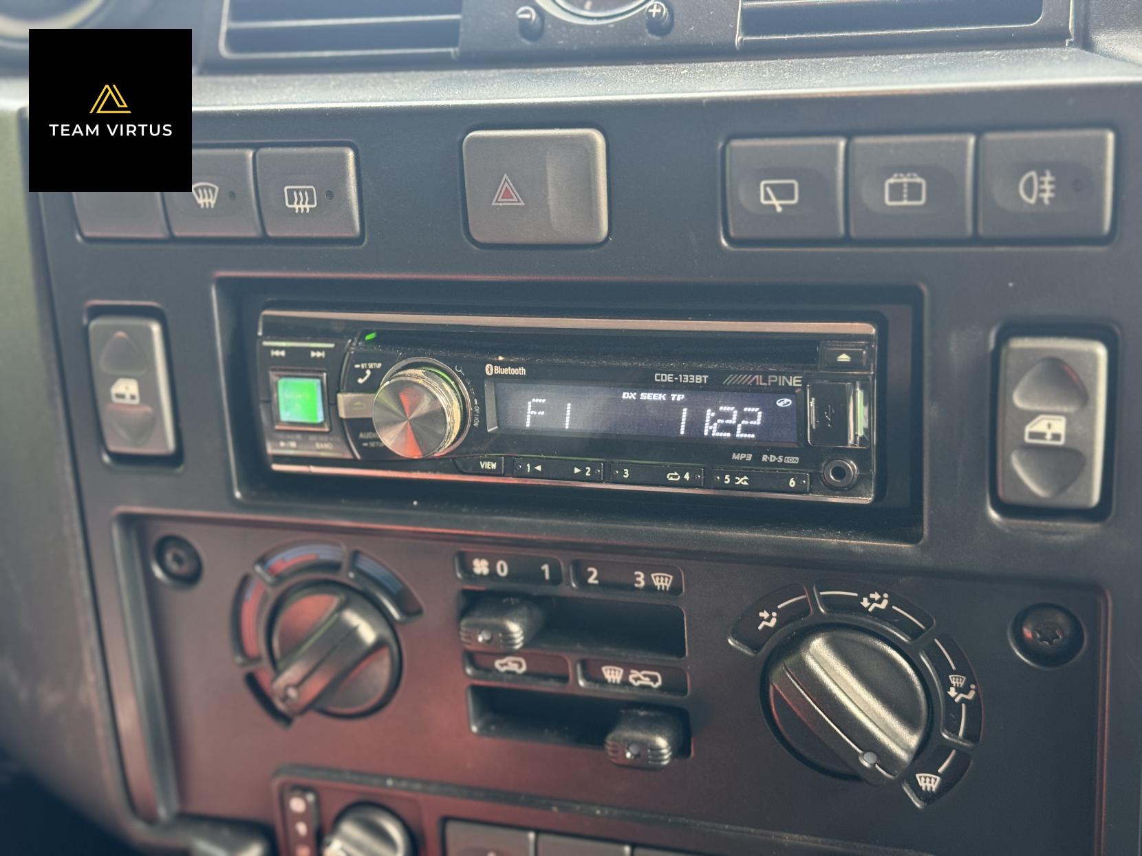 Land Rover Defender 90 2.2 TDCi XS Station Wagon Double Cab 3dr Diesel Manual 4WD SWB Euro 5 (122 ps)