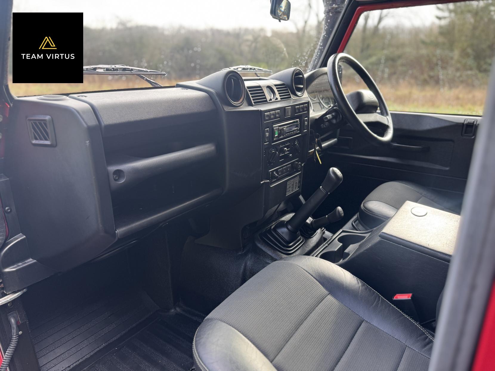 Land Rover Defender 90 2.2 TDCi XS Station Wagon Double Cab 3dr Diesel Manual 4WD SWB Euro 5 (122 ps)