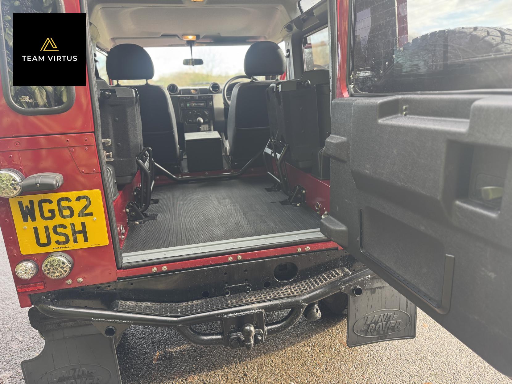 Land Rover Defender 90 2.2 TDCi XS Station Wagon Double Cab 3dr Diesel Manual 4WD SWB Euro 5 (122 ps)