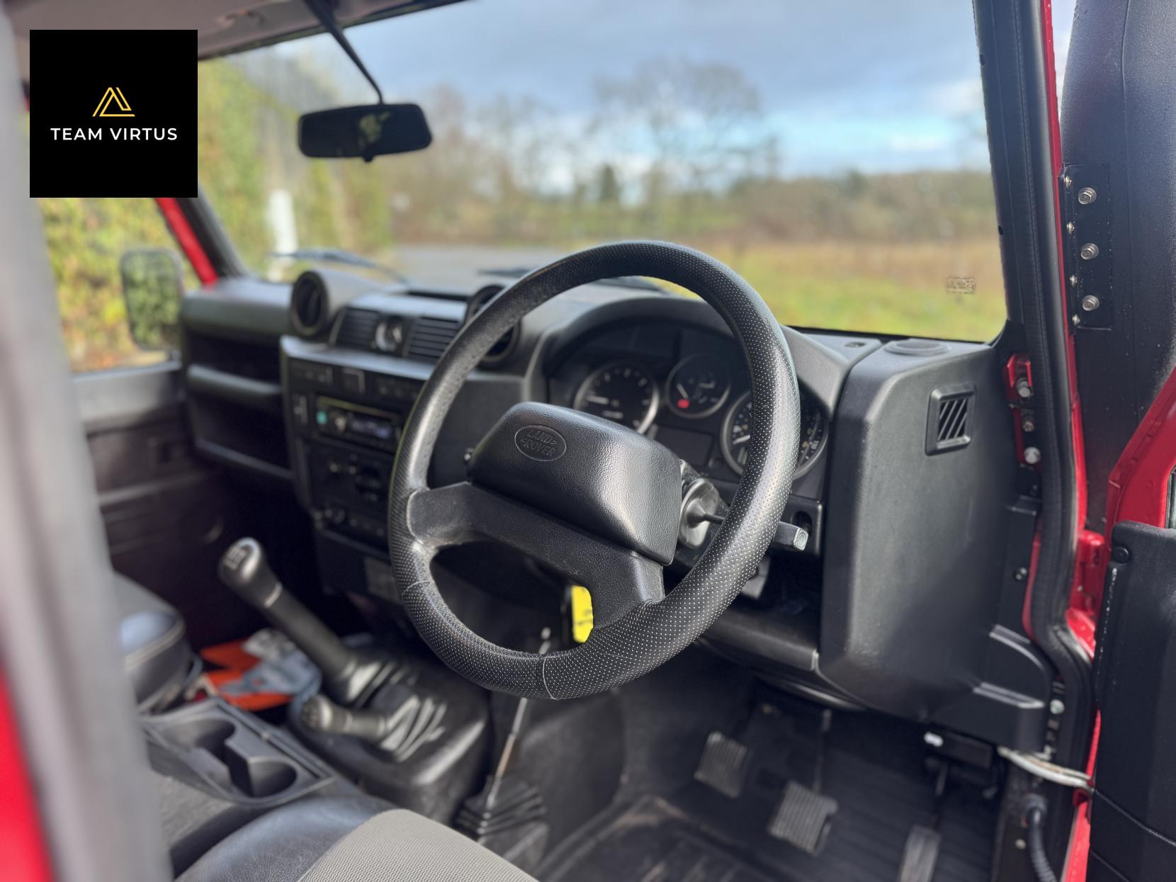 Land Rover Defender 90 2.2 TDCi XS Station Wagon Double Cab 3dr Diesel Manual 4WD SWB Euro 5 (122 ps)