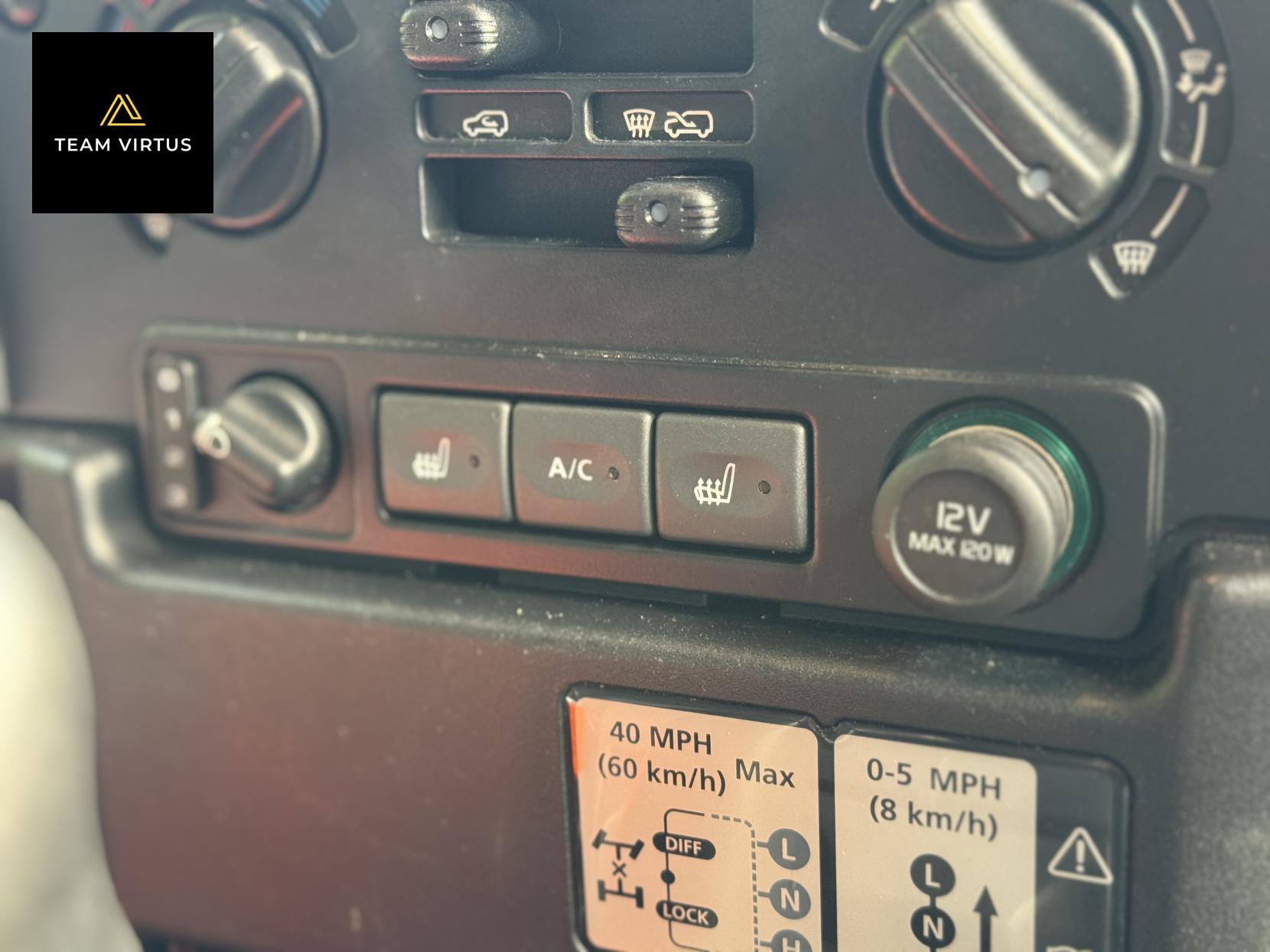 Land Rover Defender 90 2.2 TDCi XS Station Wagon Double Cab 3dr Diesel Manual 4WD SWB Euro 5 (122 ps)